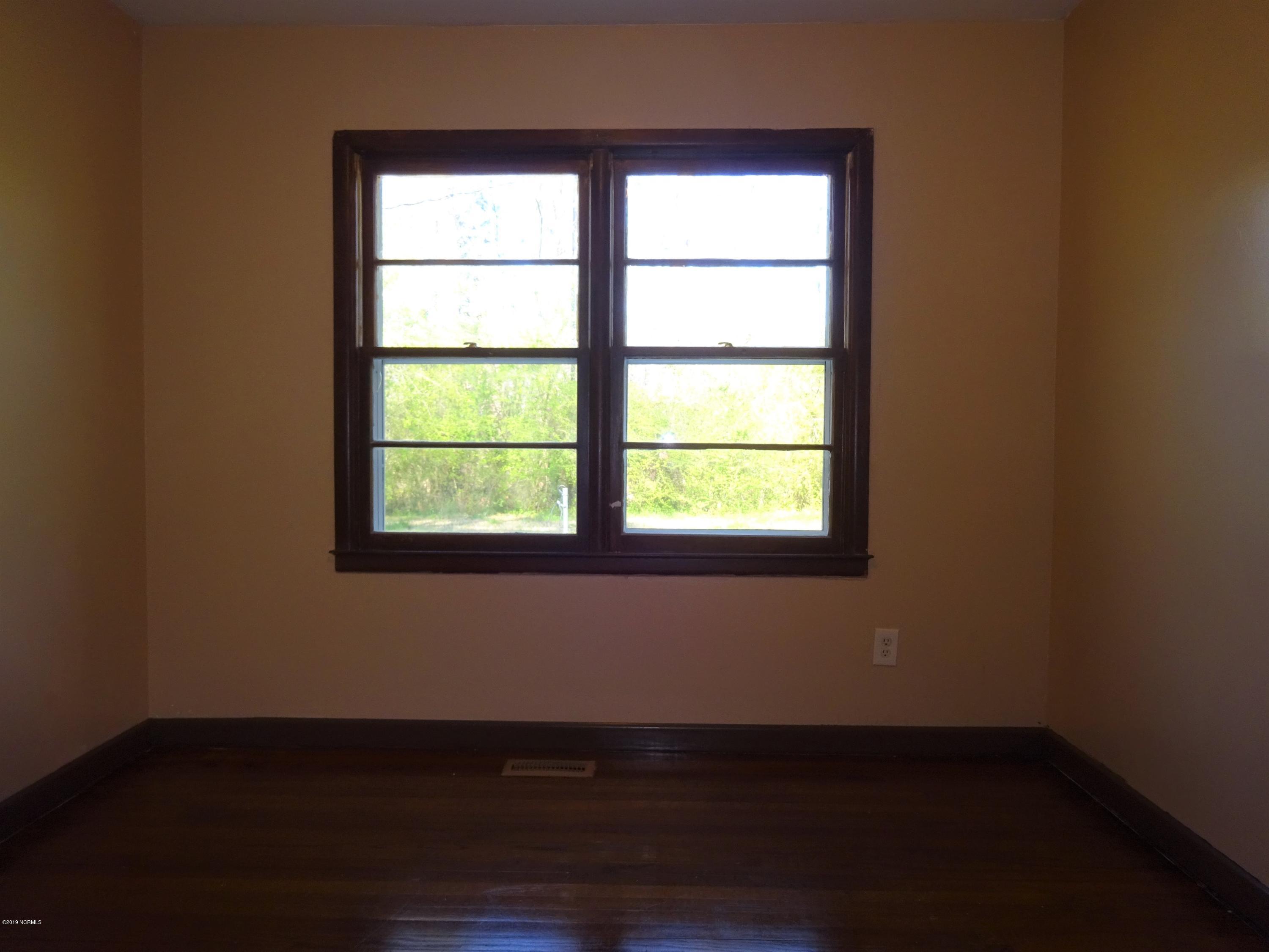 100561303 | Photo 16