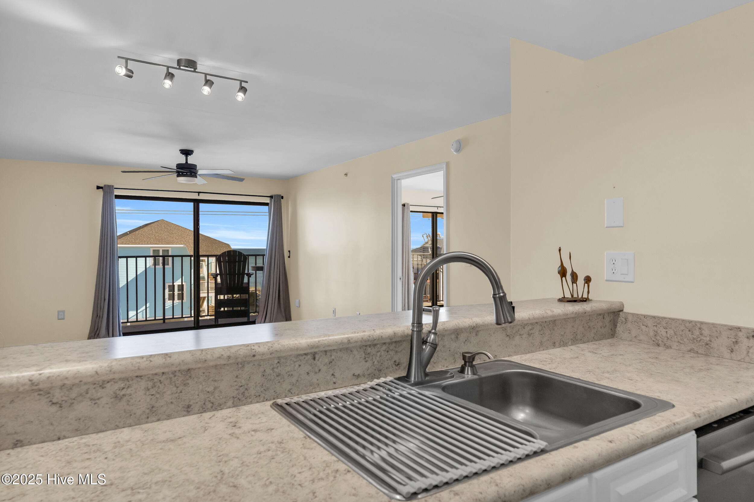 100541265 | Photo 10