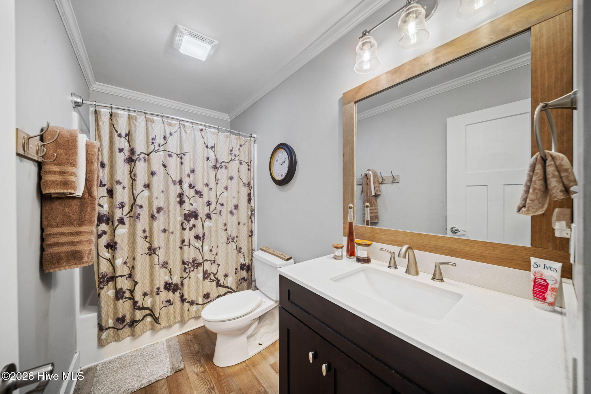 100562103 | Photo 28