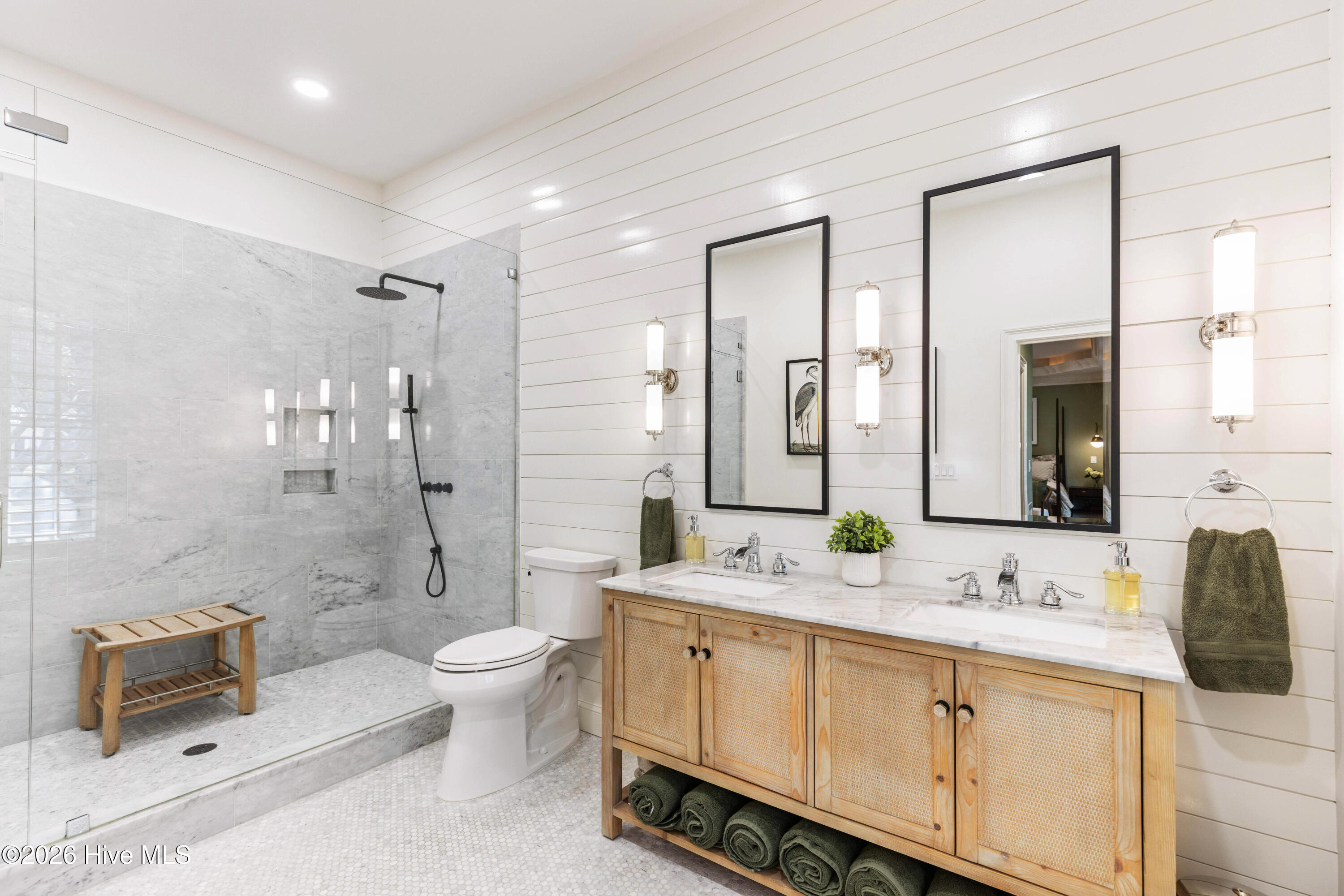 100555813 | Photo 44