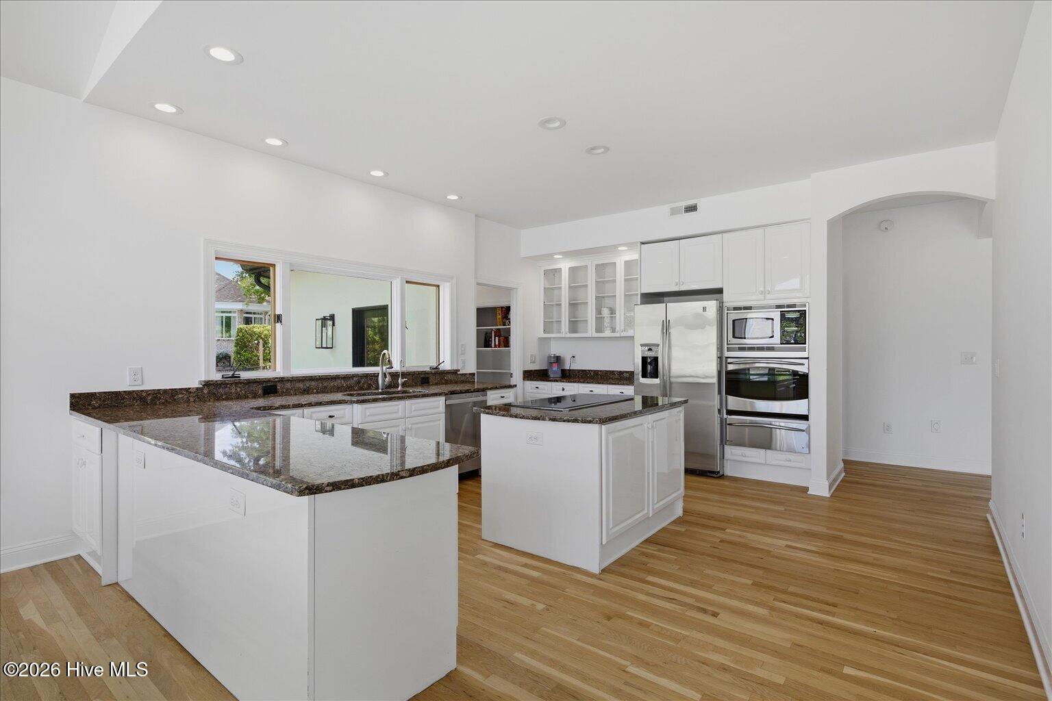 100569224 | Photo 17