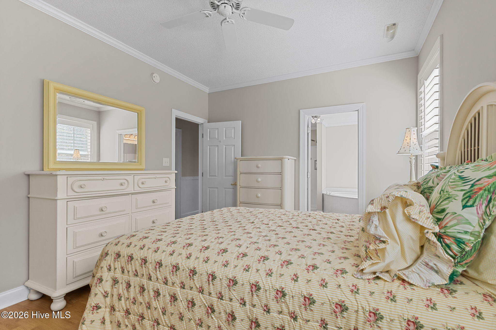 100565835 | Photo 22