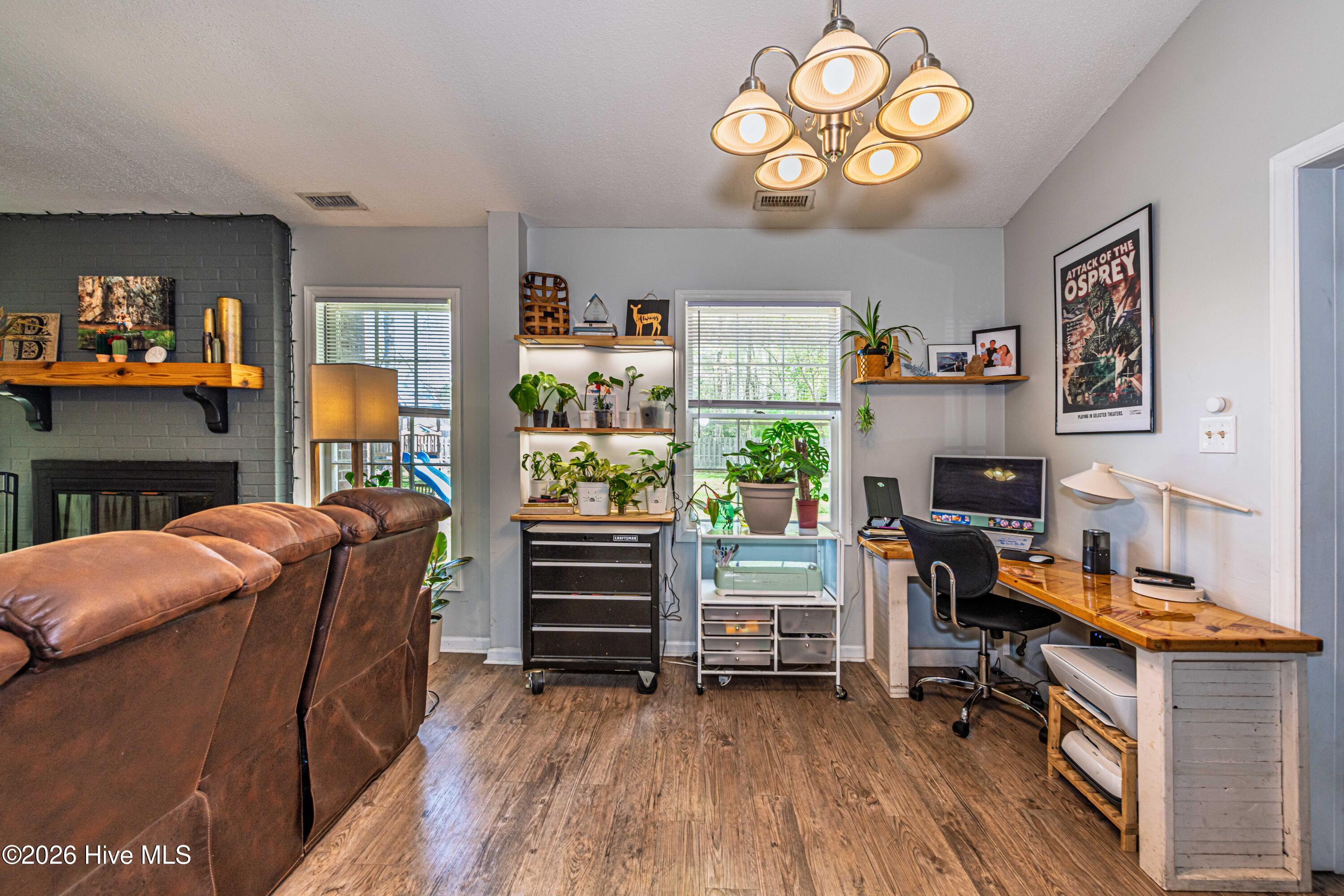 100569074 | Photo 16