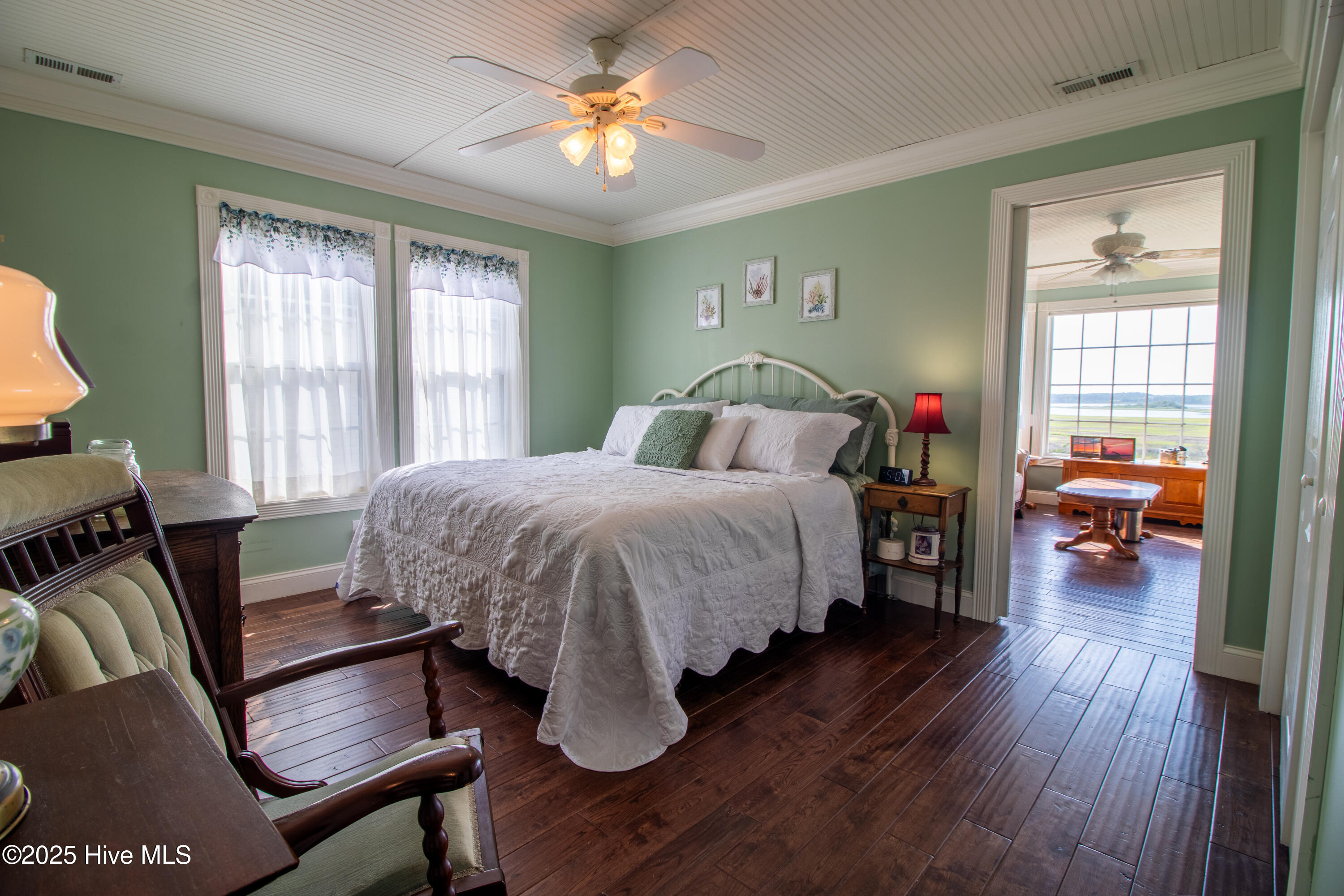 100535600 | Photo 29