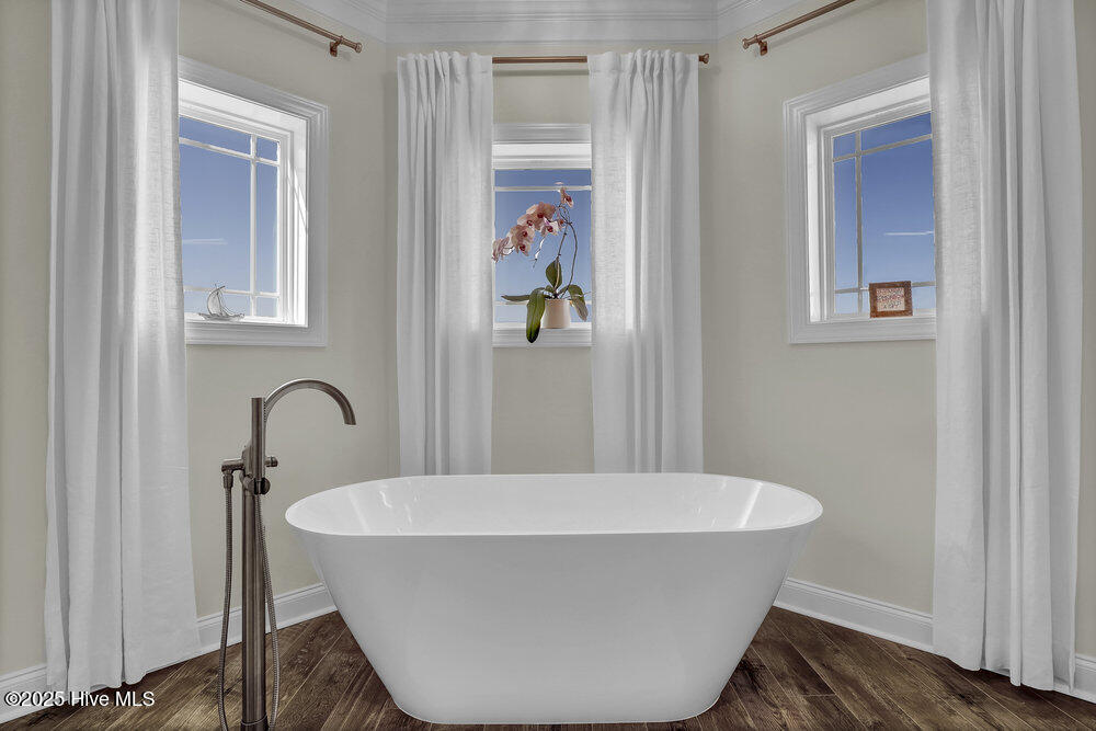 100499001 | Photo 29