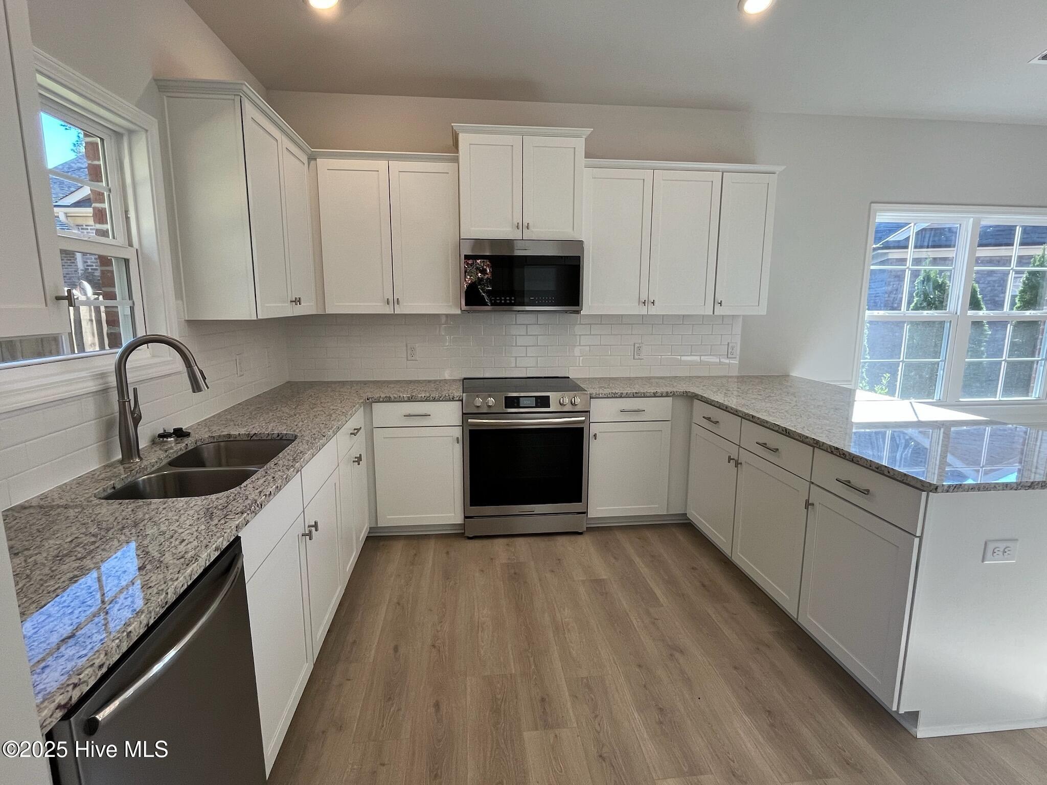 100420761 | Photo 12