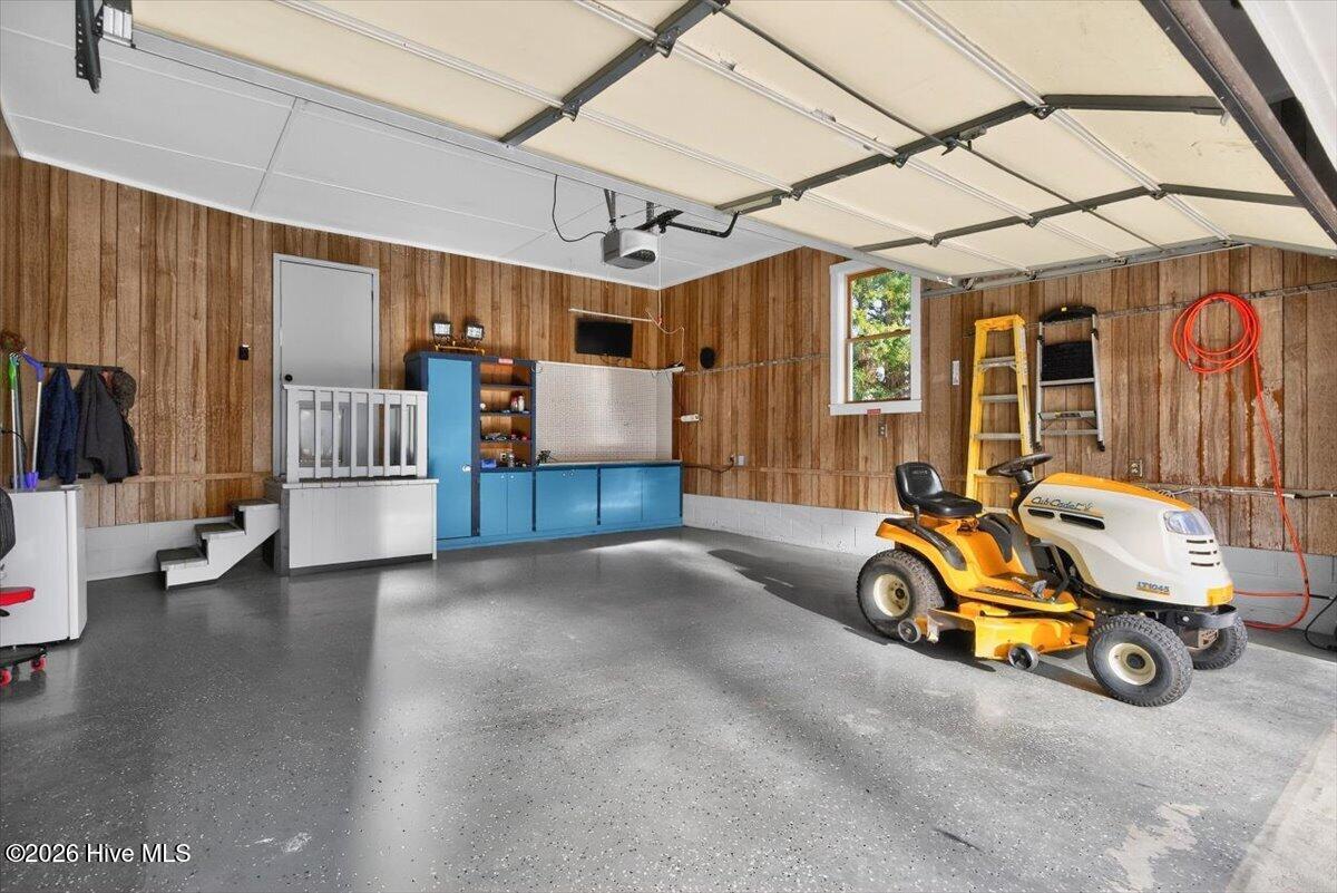 100554267 | Photo 51