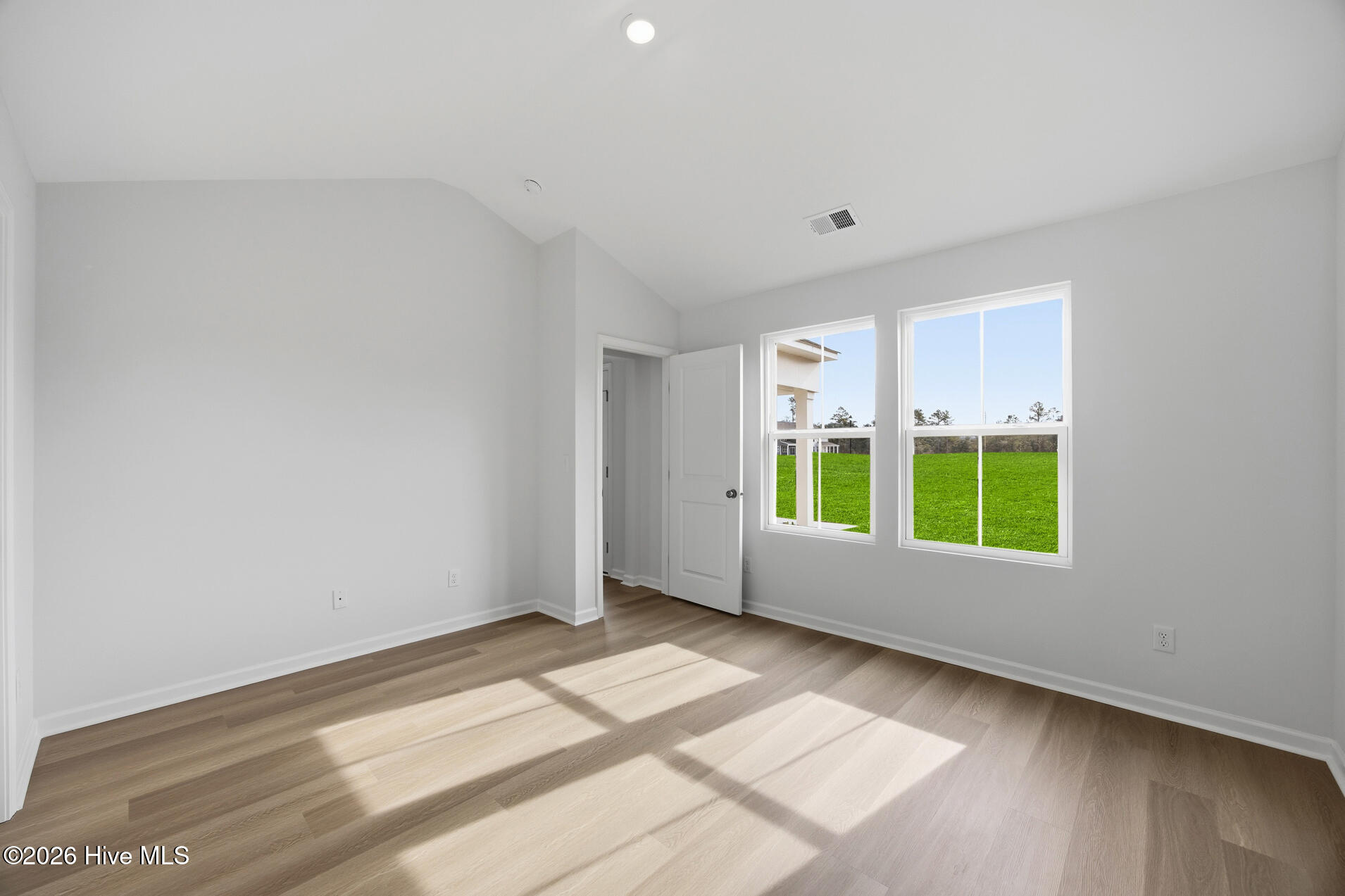 100559901 | Photo 16