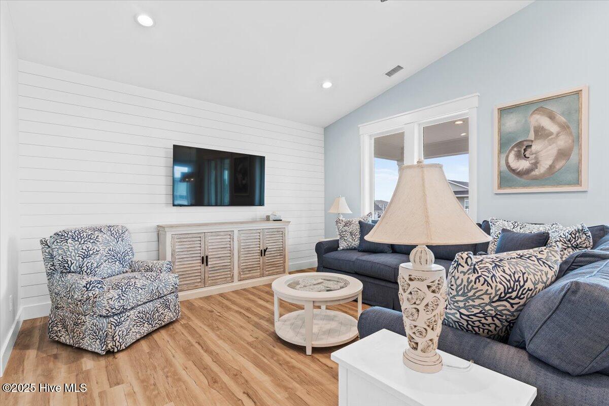 100526608 | Photo 29