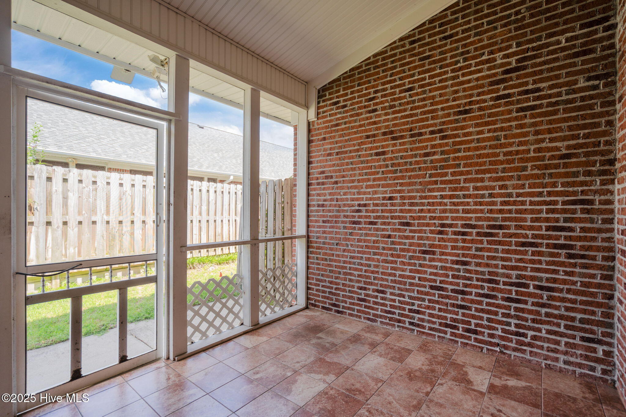 100559458 | Photo 27