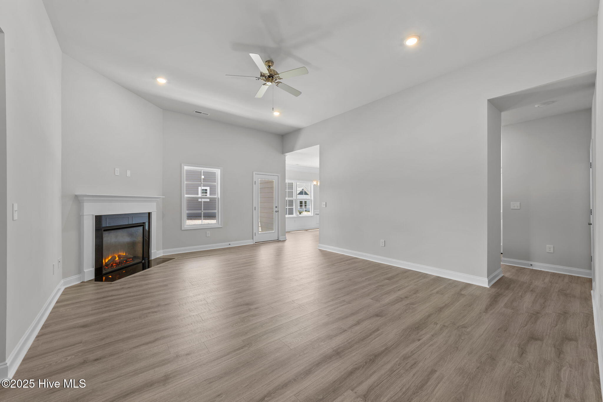 100523816 | Photo 16