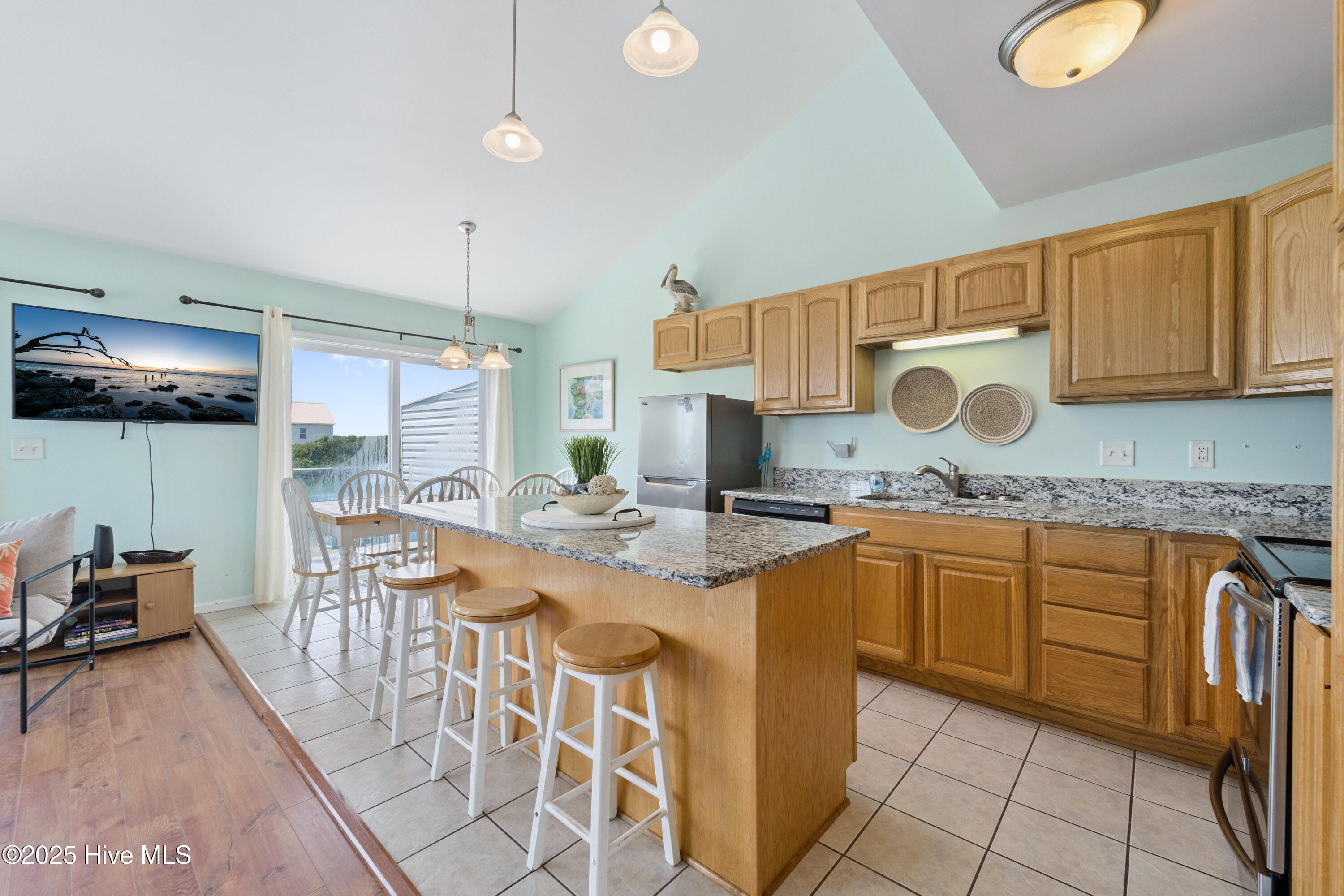 100556675 | Photo 102