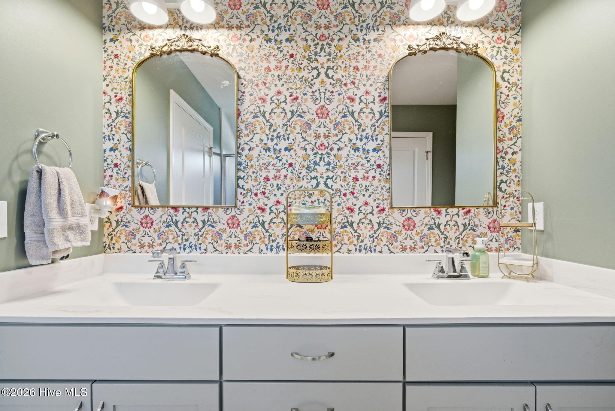 100559048 | Photo 23