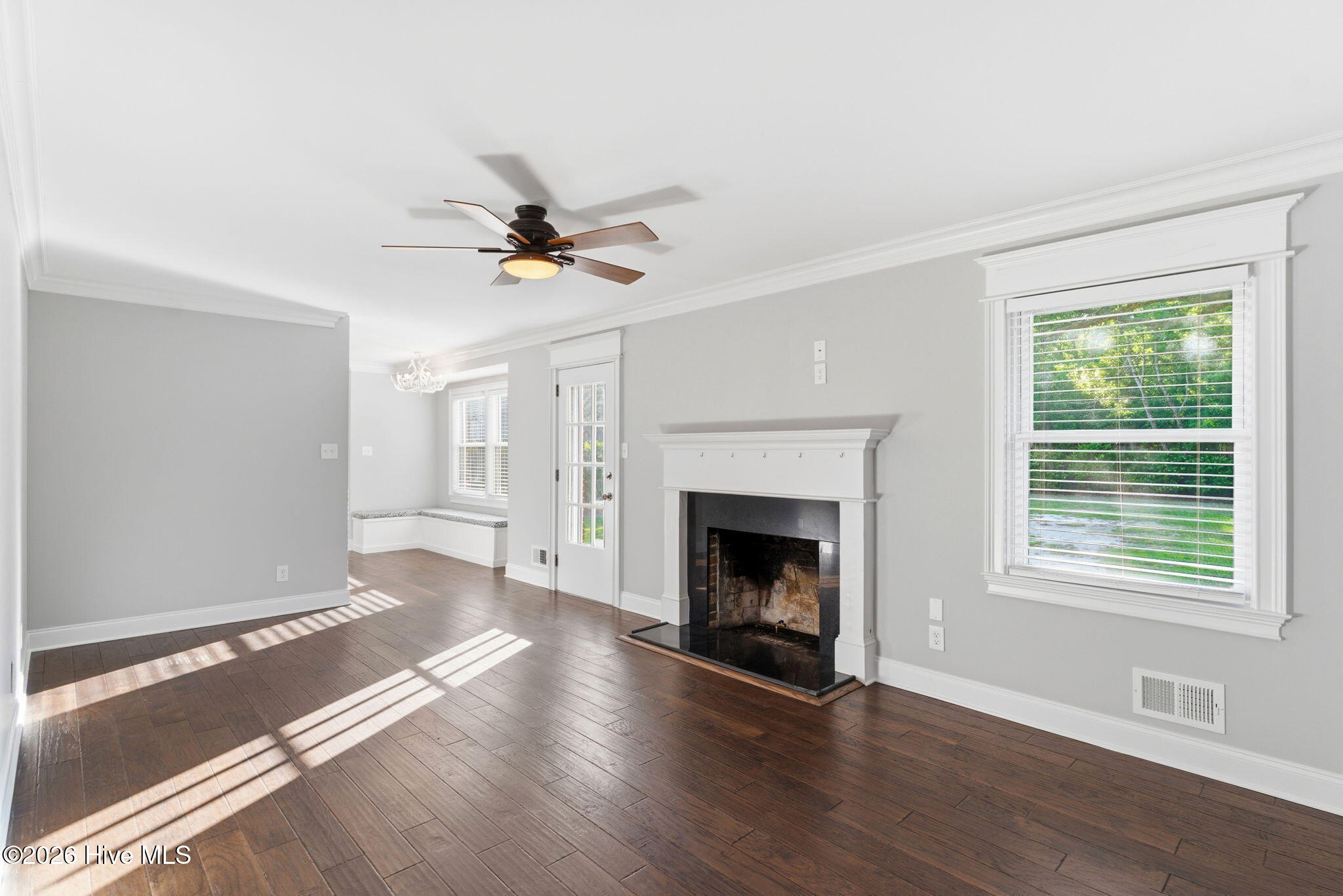 100569519 | Photo 19