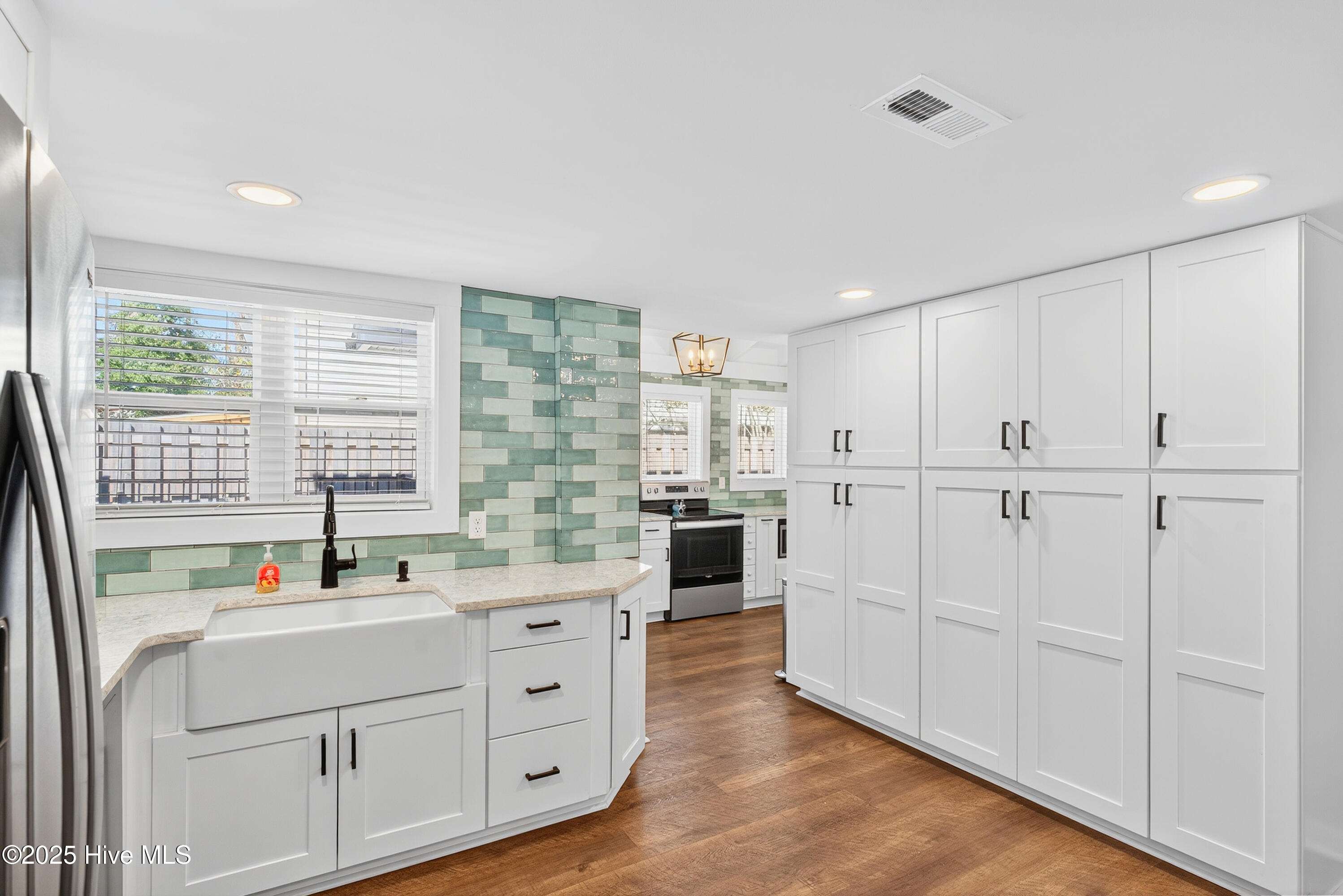 100537887 | Photo 17