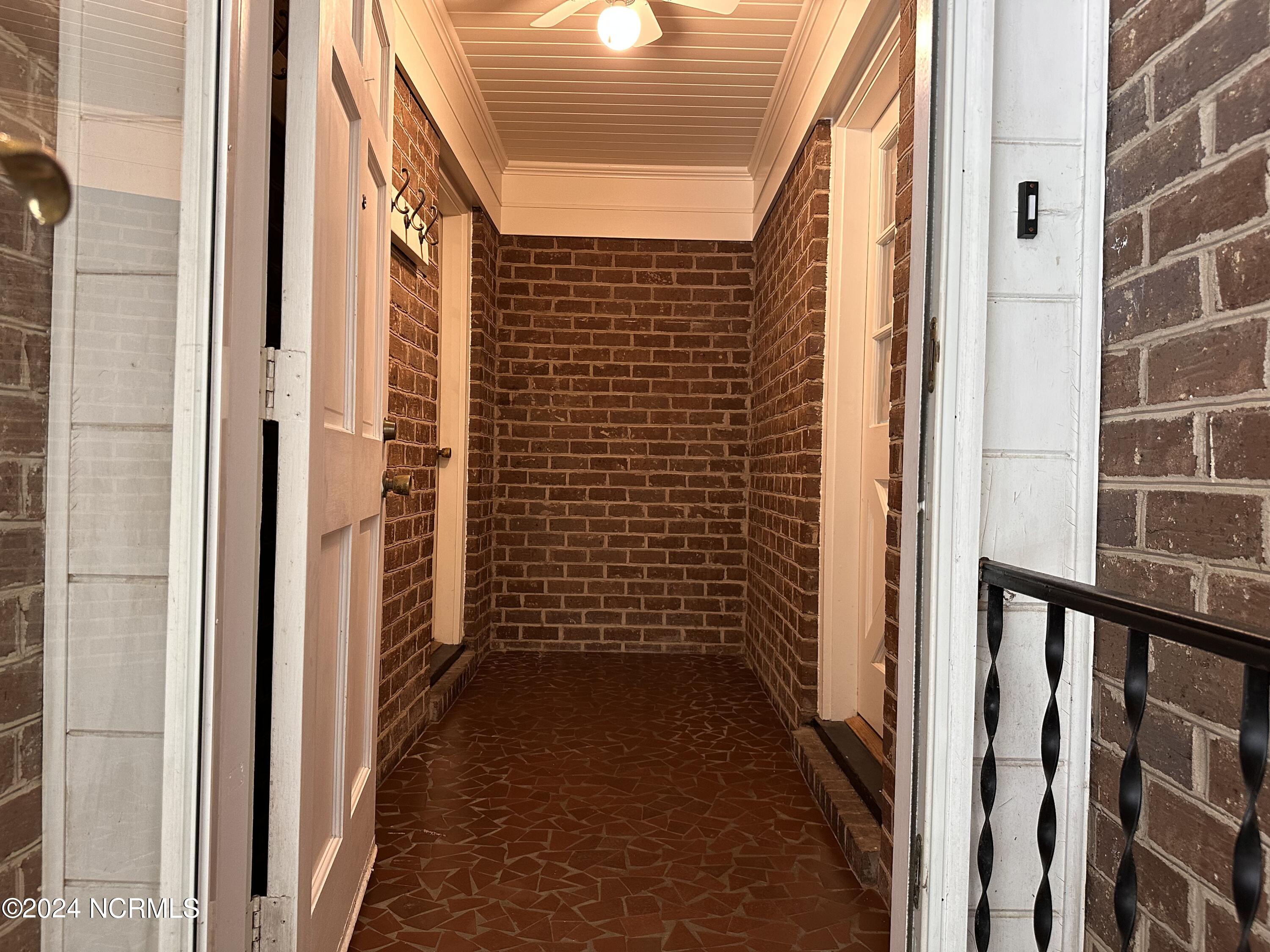 100466276 | Photo 42