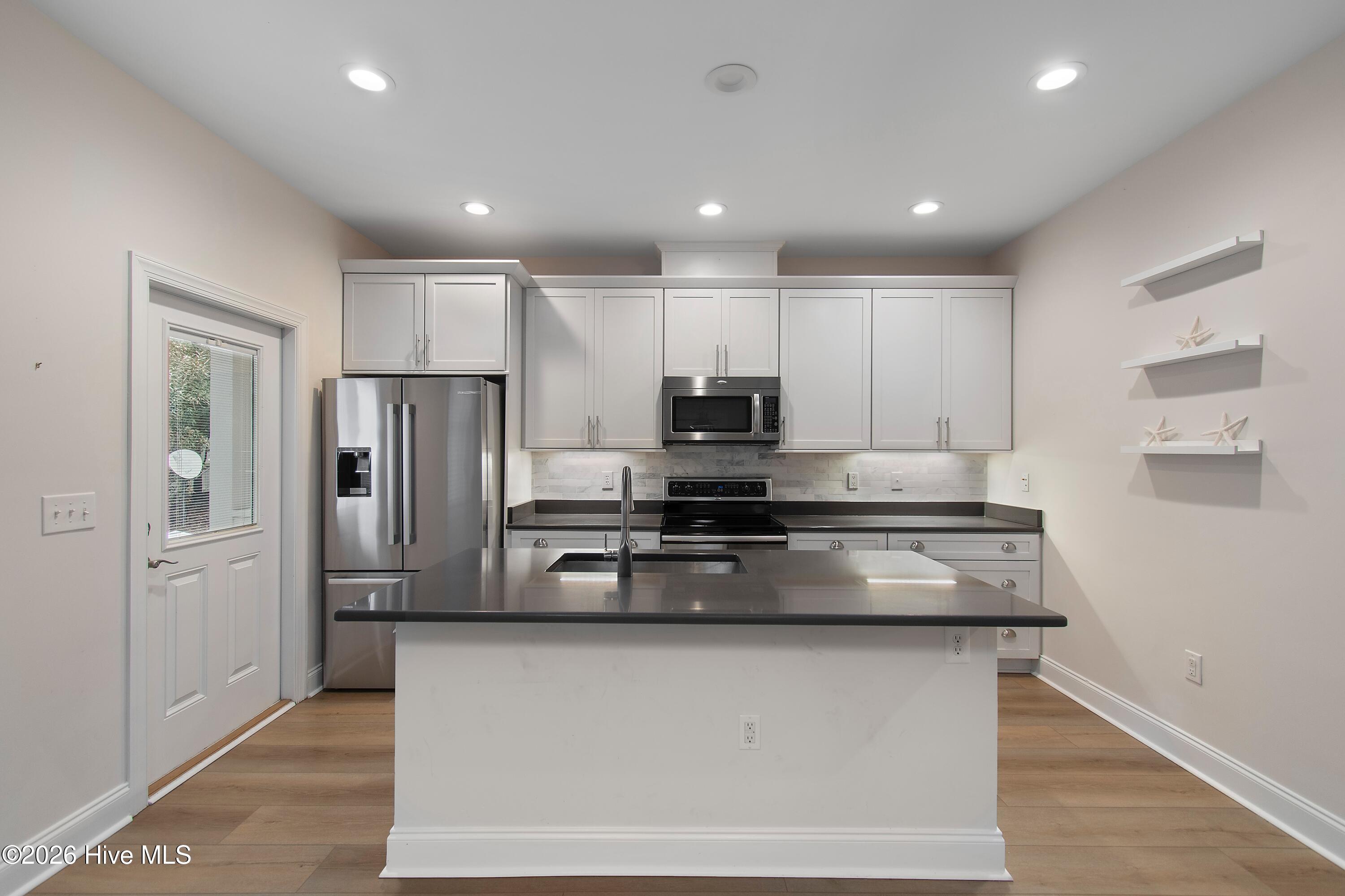 100553178 | Photo 12