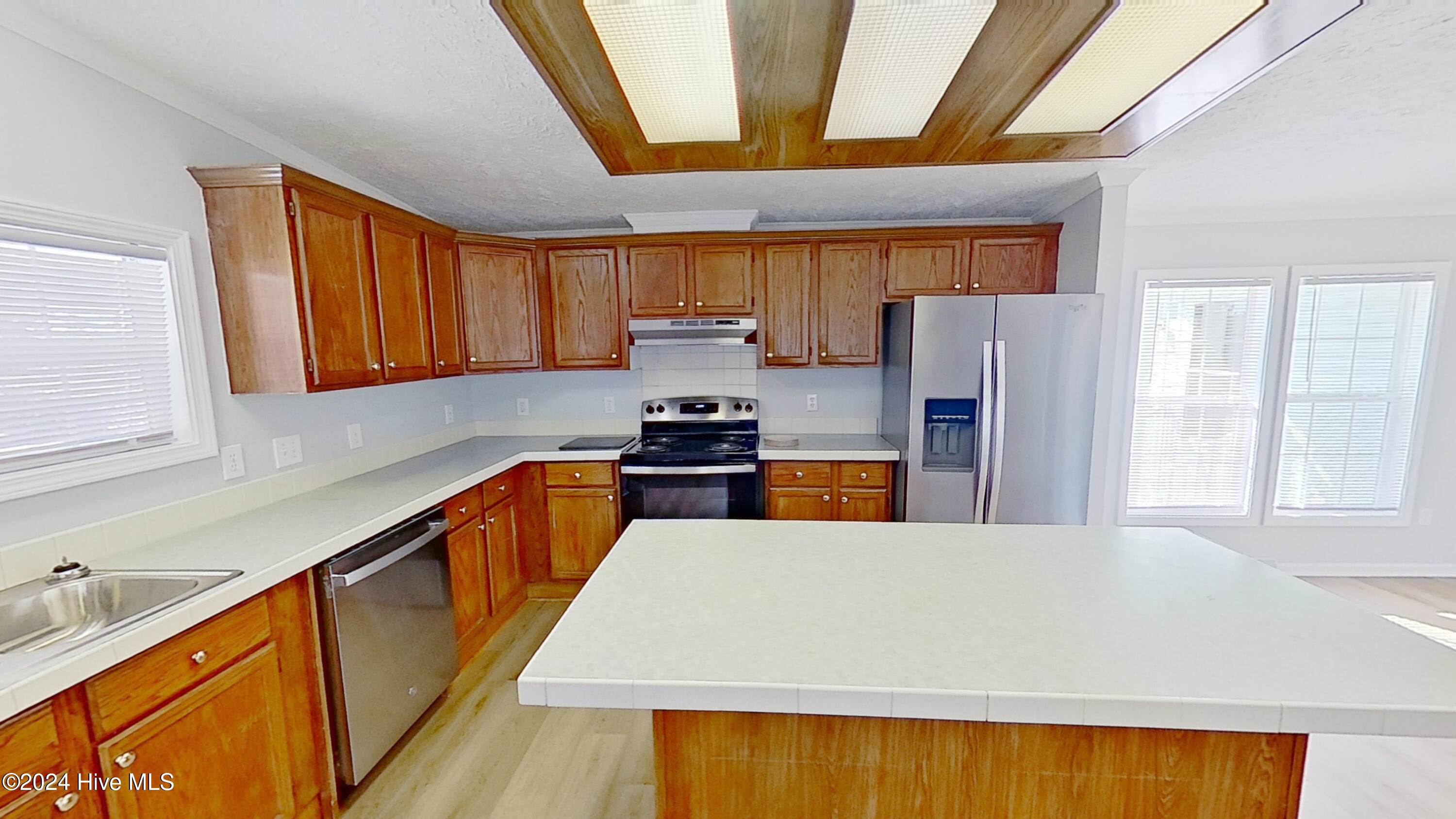 100550318 | Photo 13