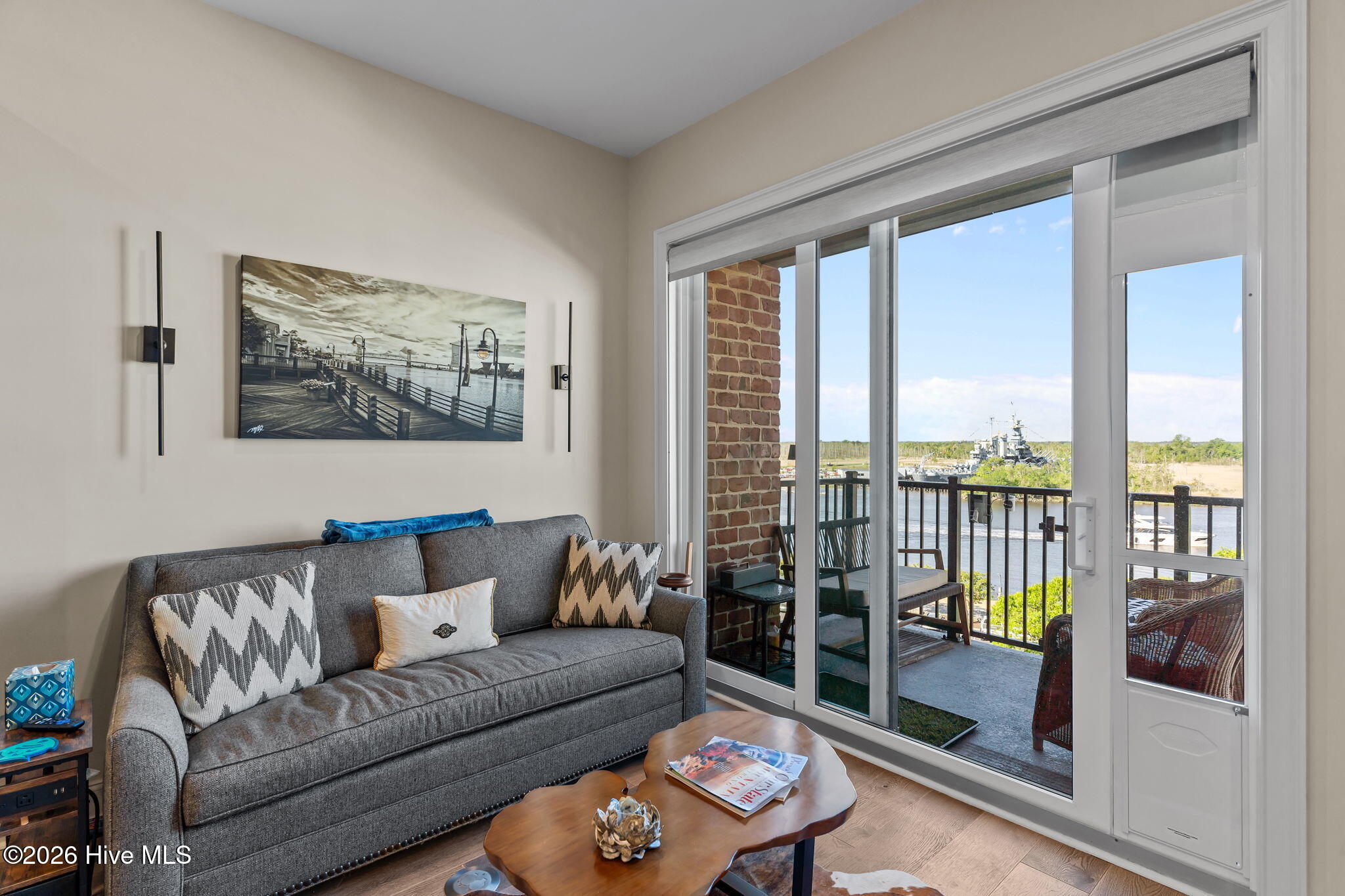 100565283 | Photo 14