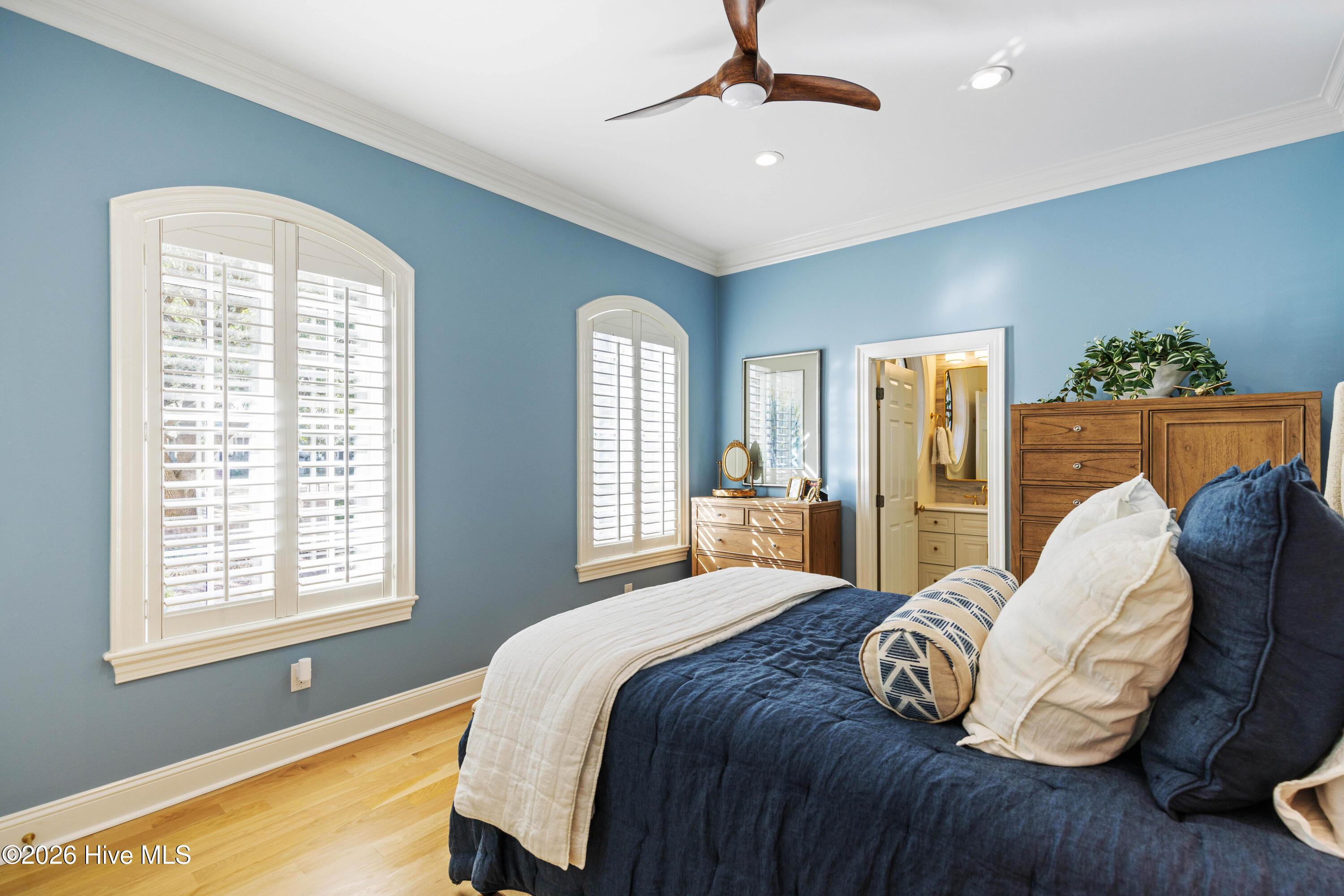 100555813 | Photo 48