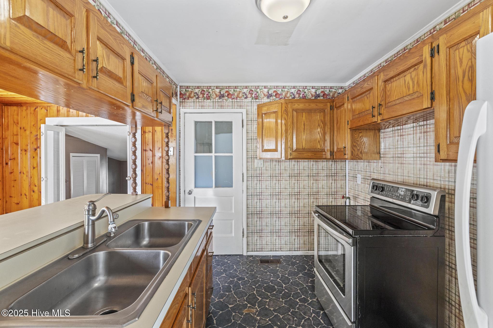 100532196 | Photo 27