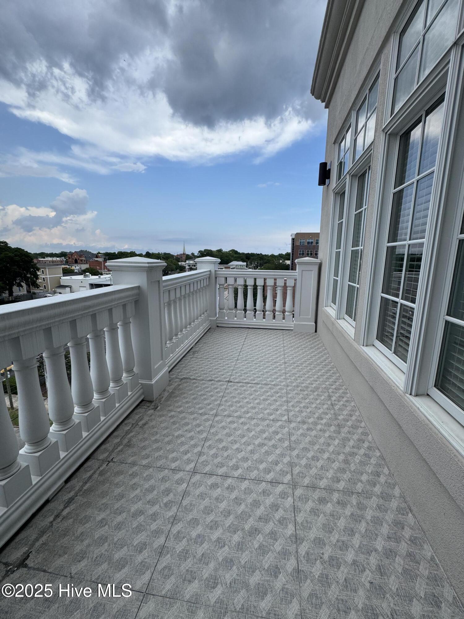 100515409 | Photo 19