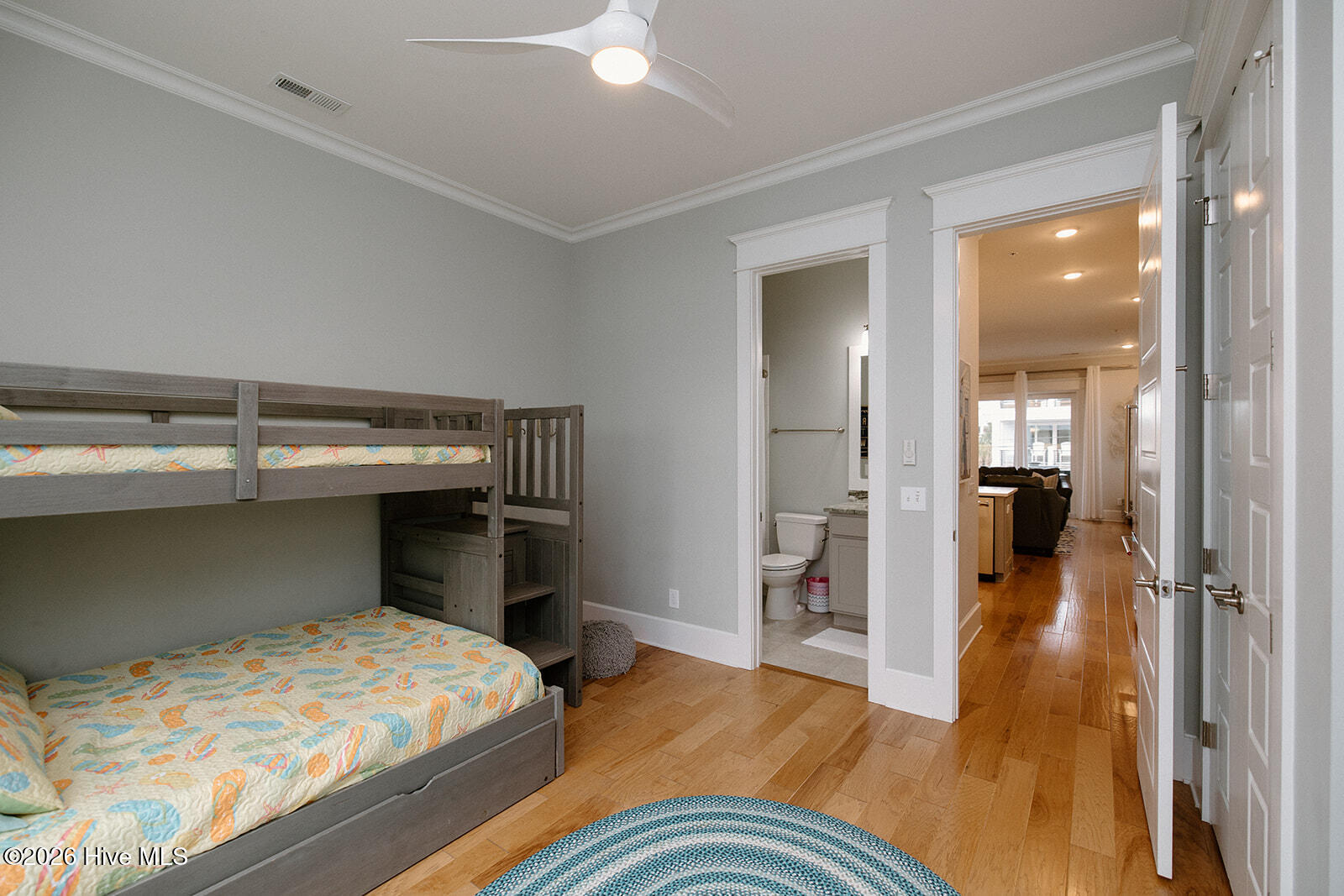 100550346 | Photo 32