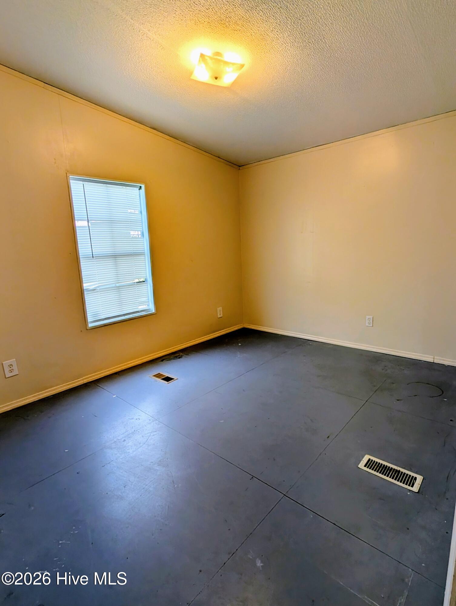 100560578 | Photo 11