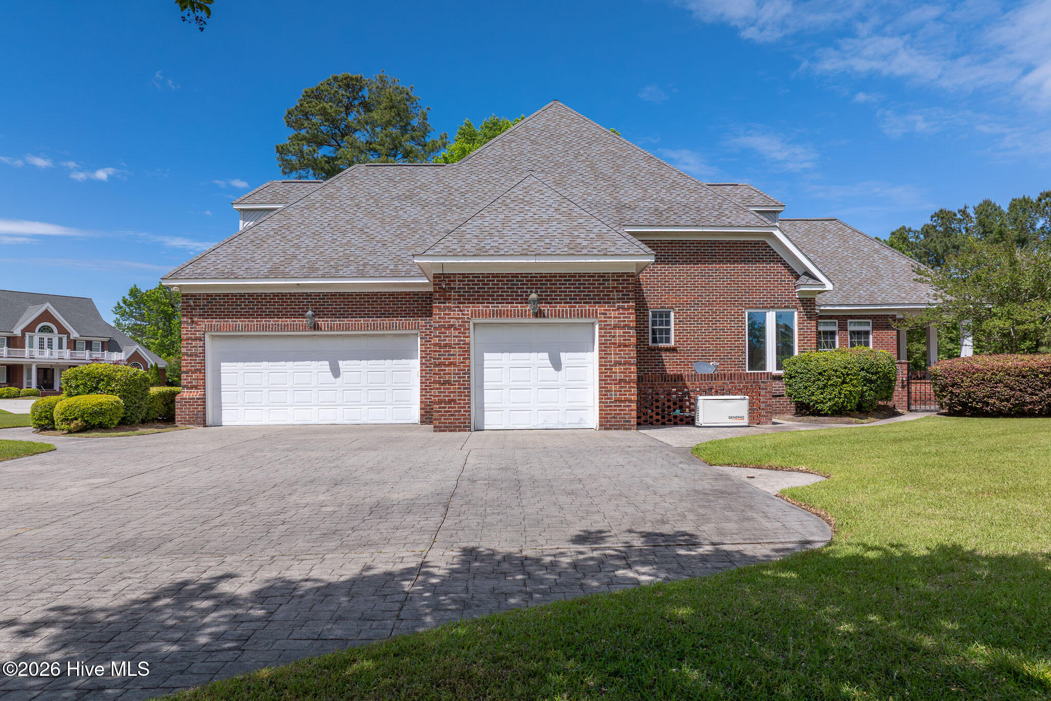 100570266 | Photo 75