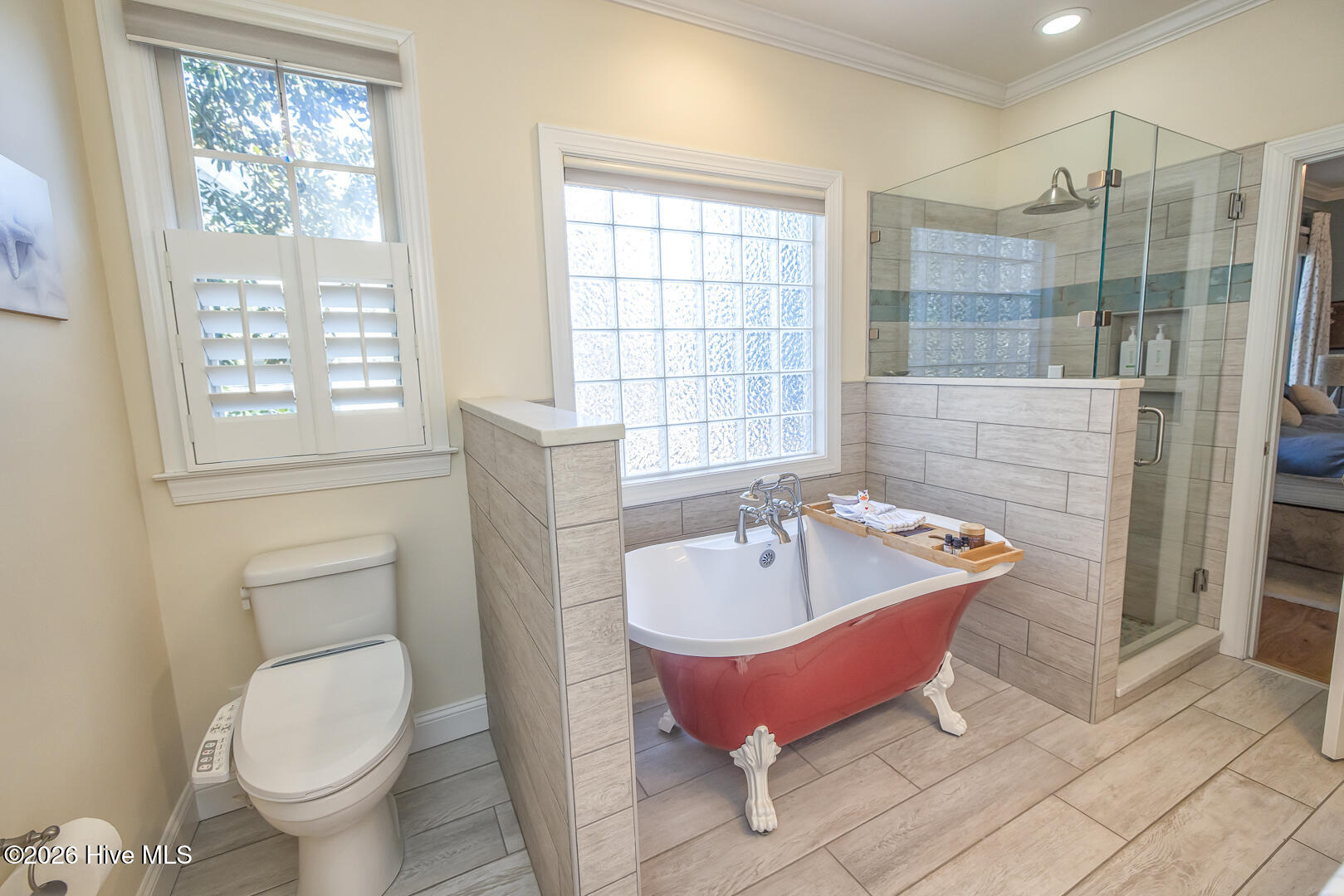 100550296 | Photo 30