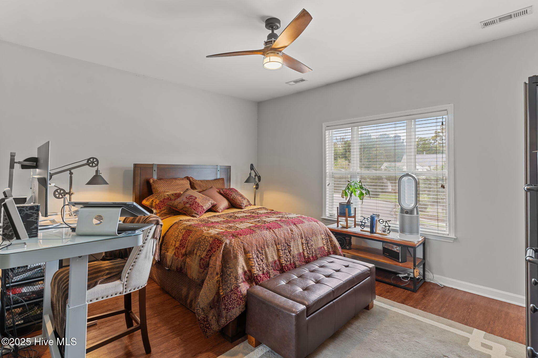 100532353 | Photo 19