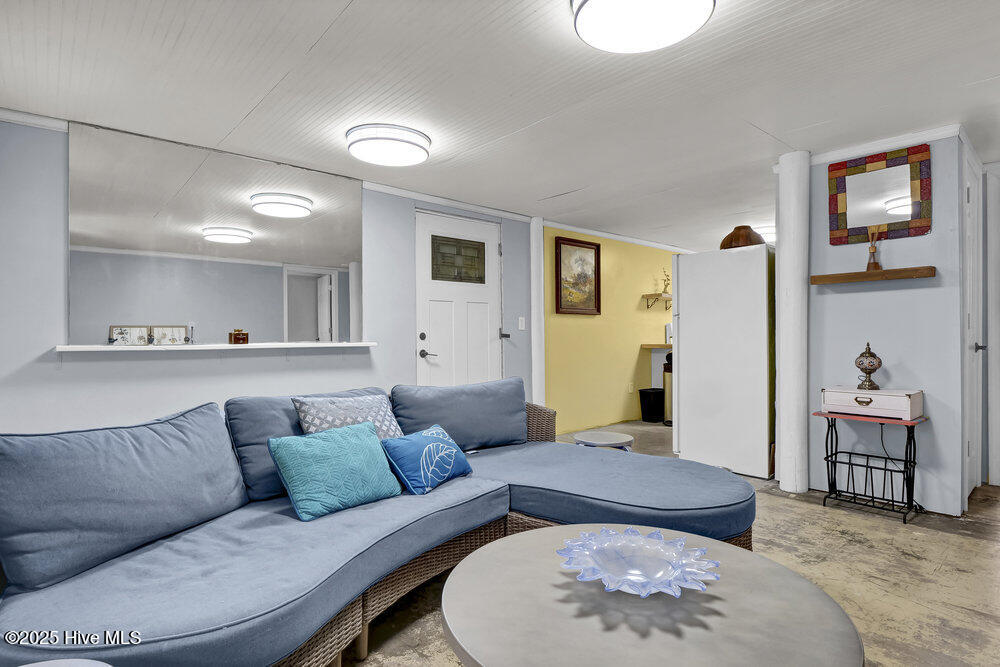 100533445 | Photo 58