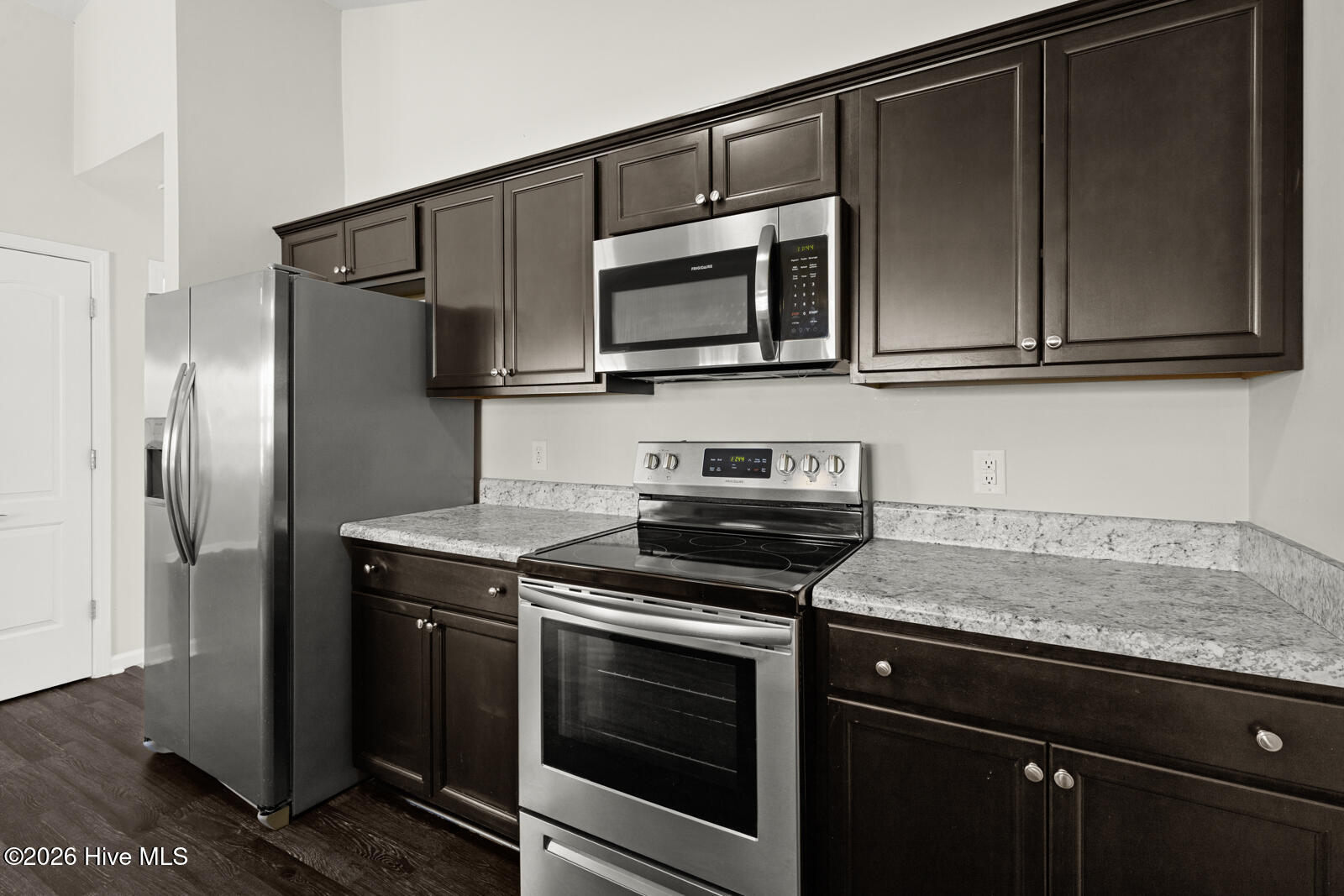 100563691 | Photo 10