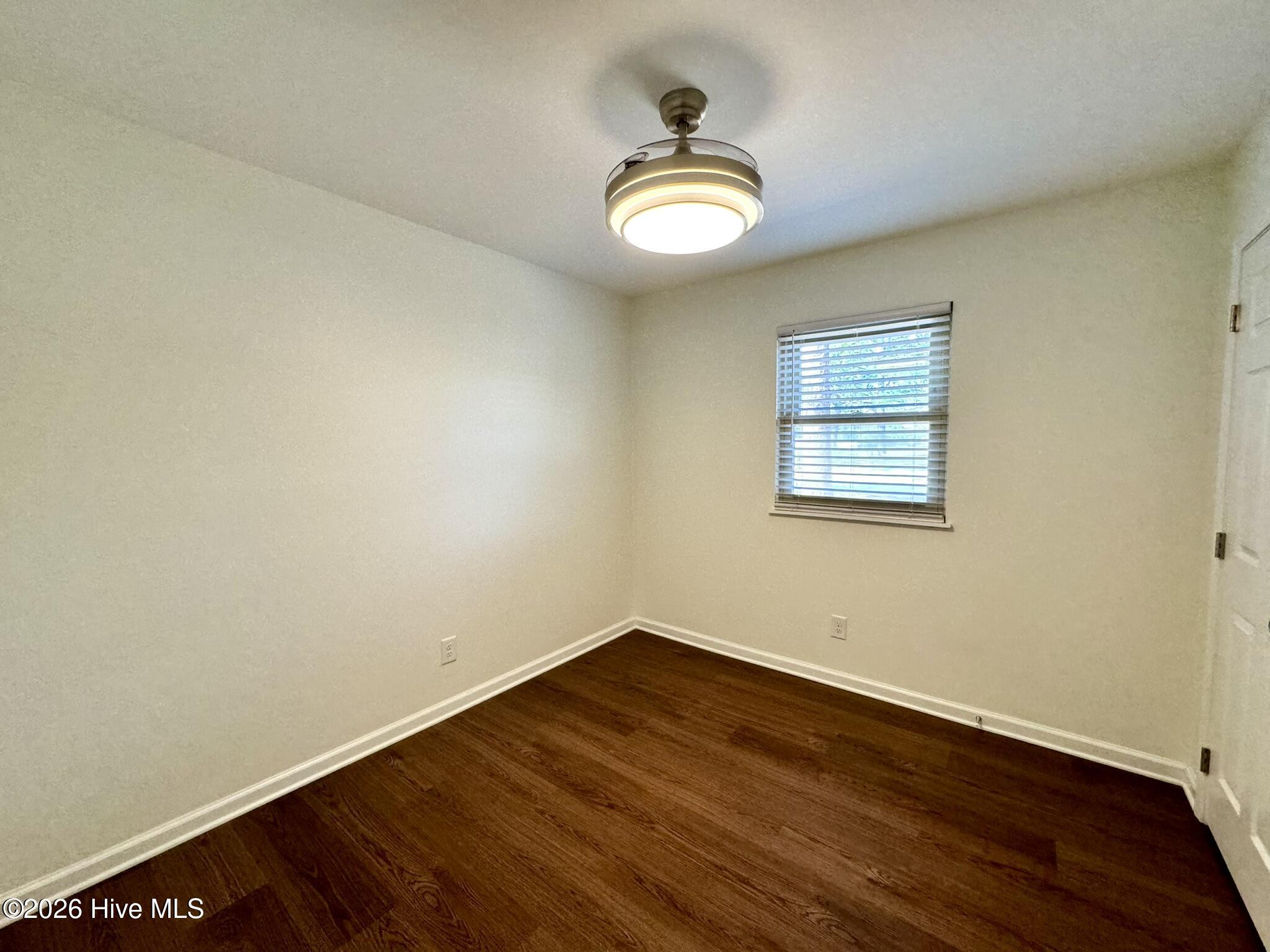 100548301 | Photo 13