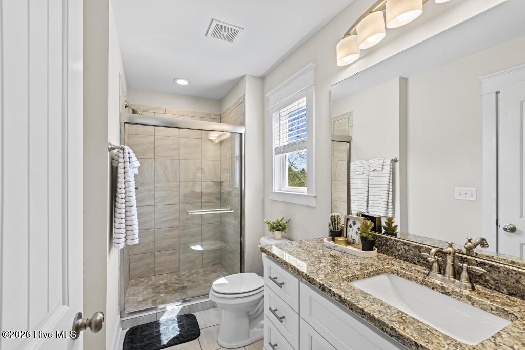 100560208 | Photo 35