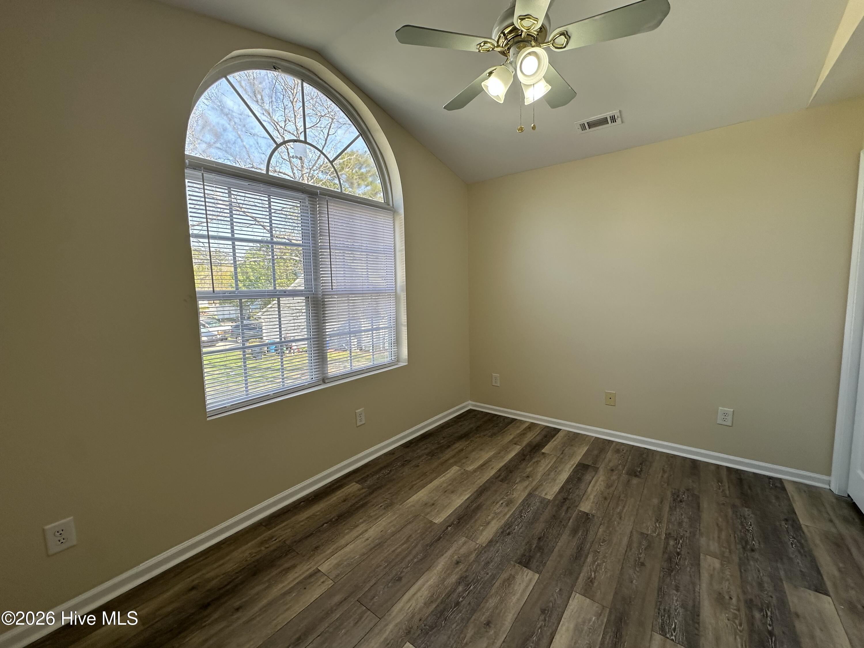 100564152 | Photo 39