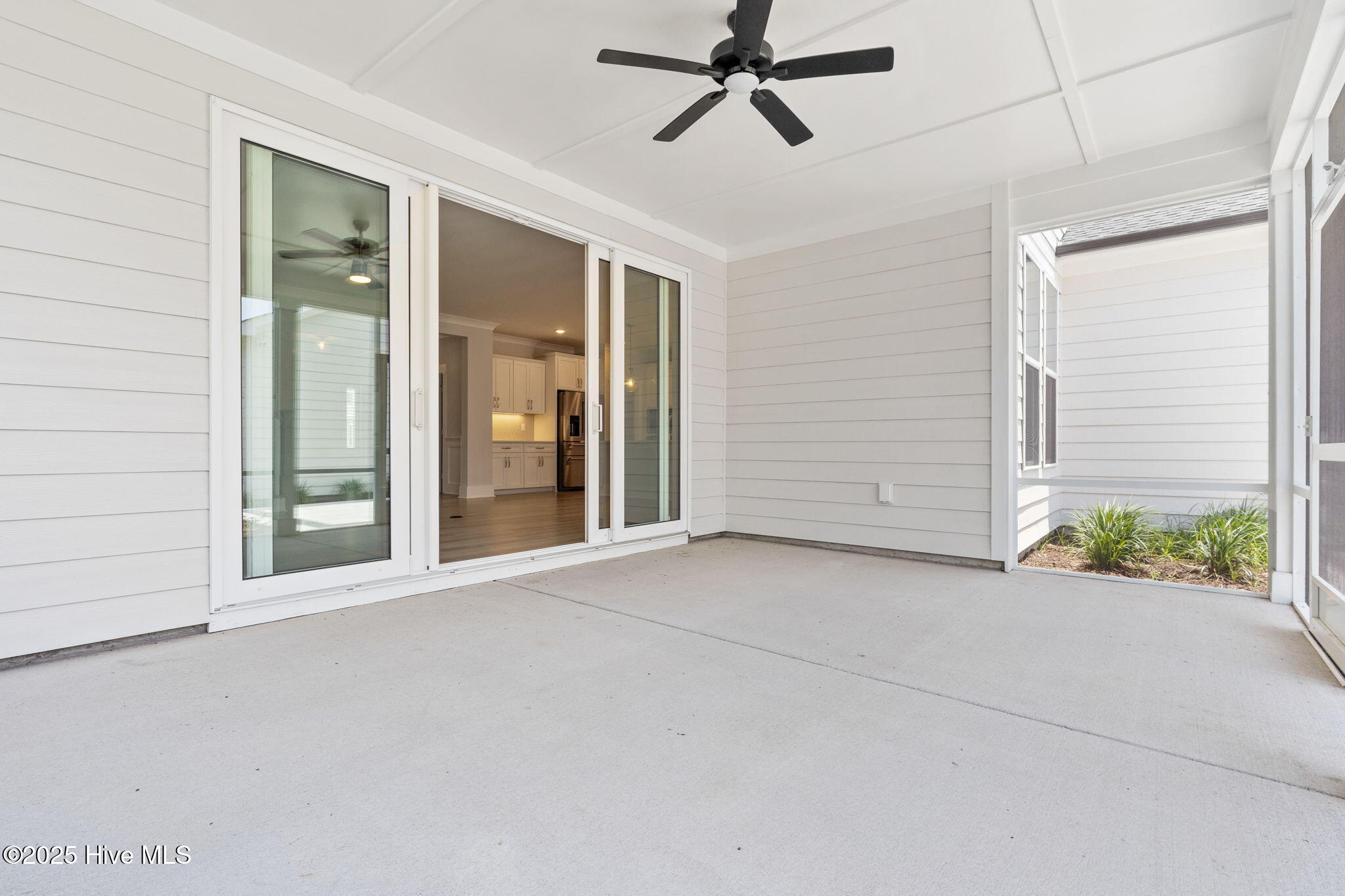 100485304 | Photo 18