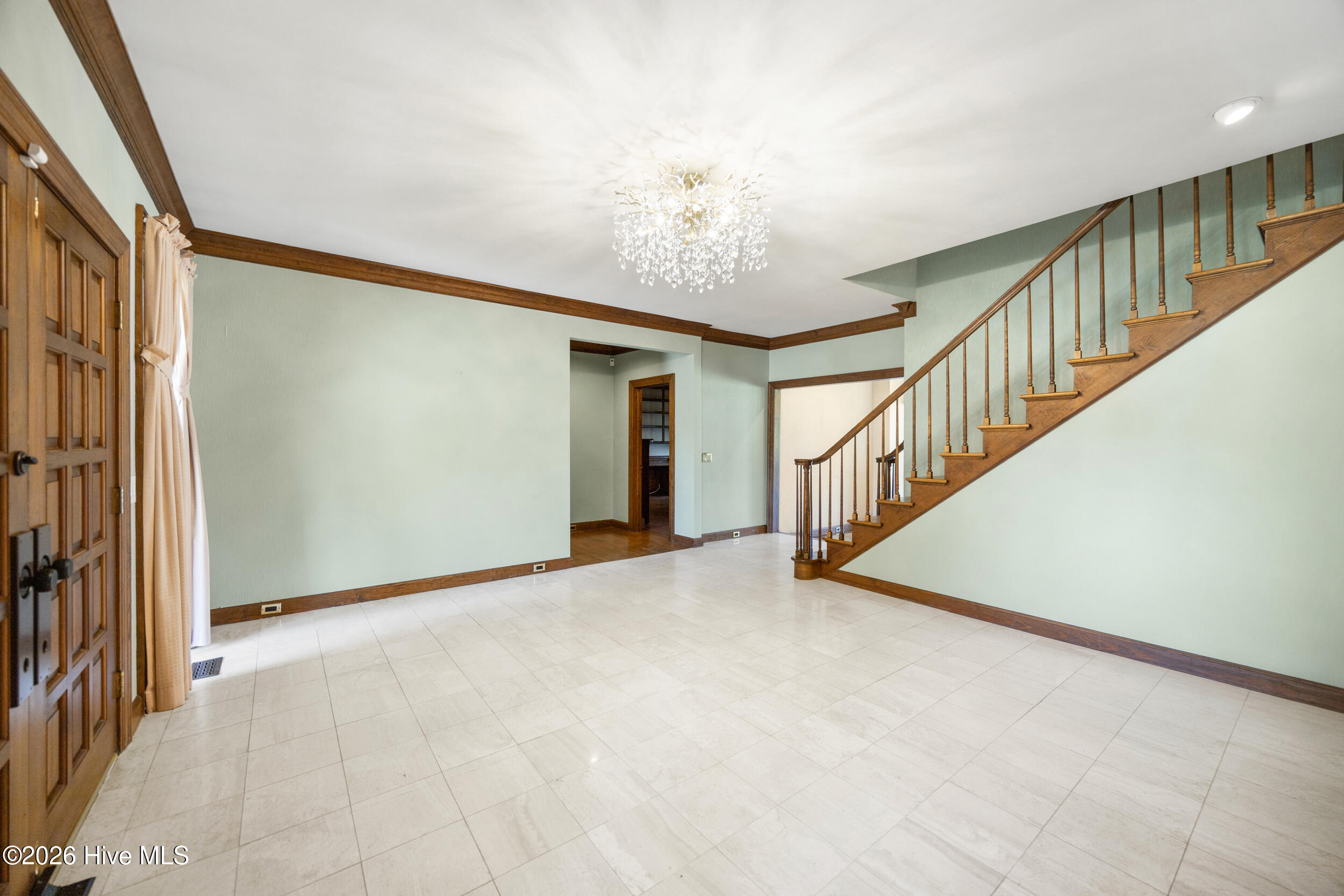 003 ccd 260504 entry foyer 3