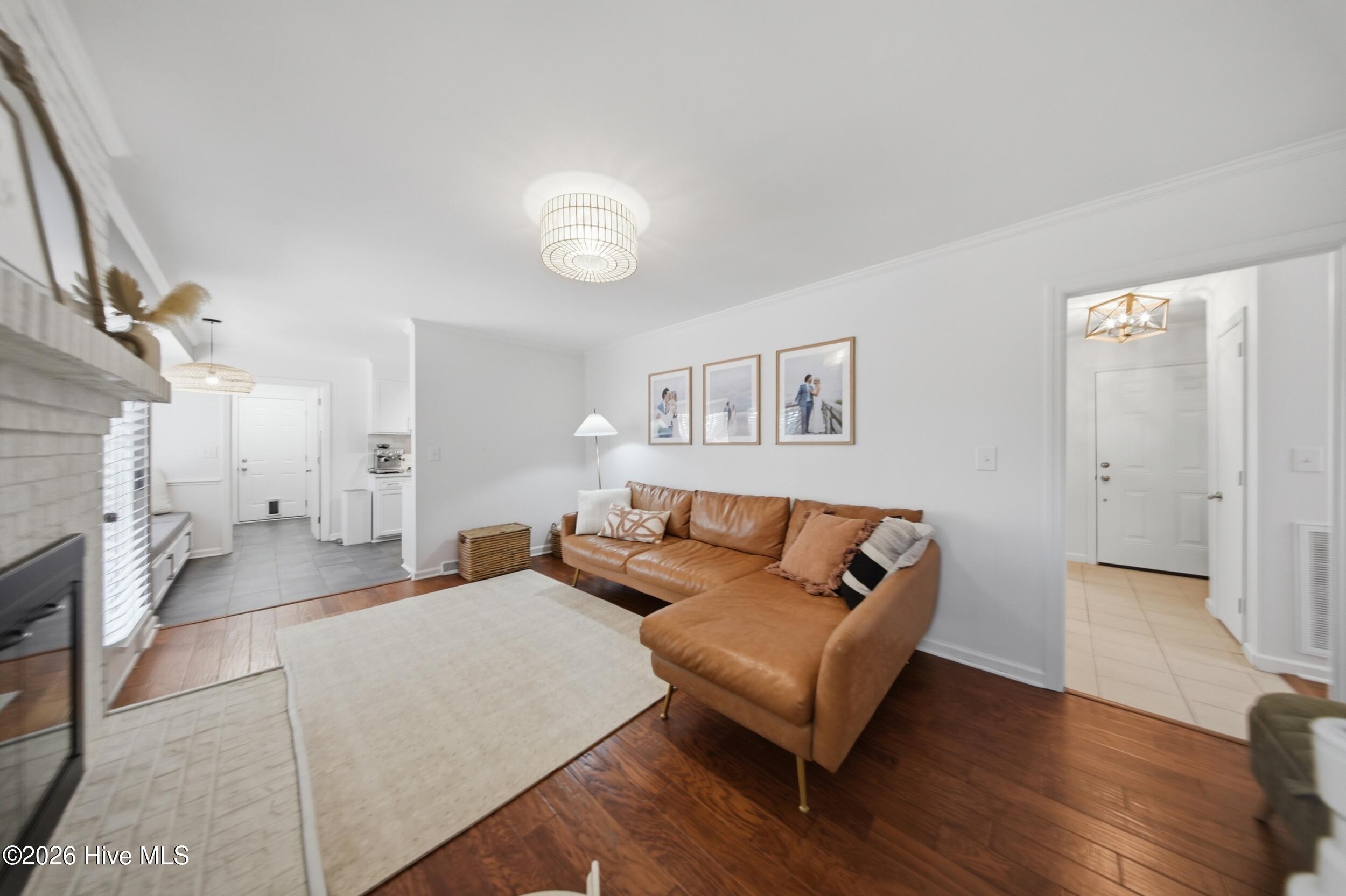 100561362 | Photo 24