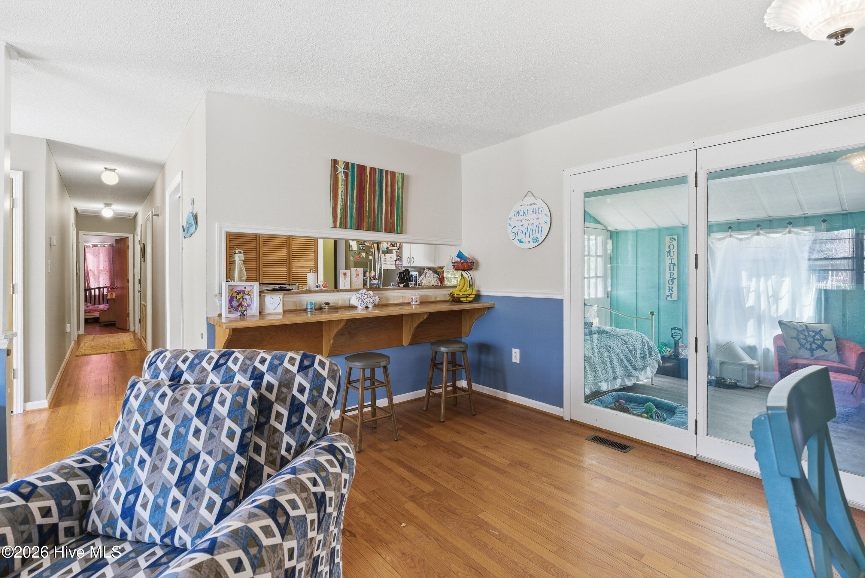 100561616 | Photo 10