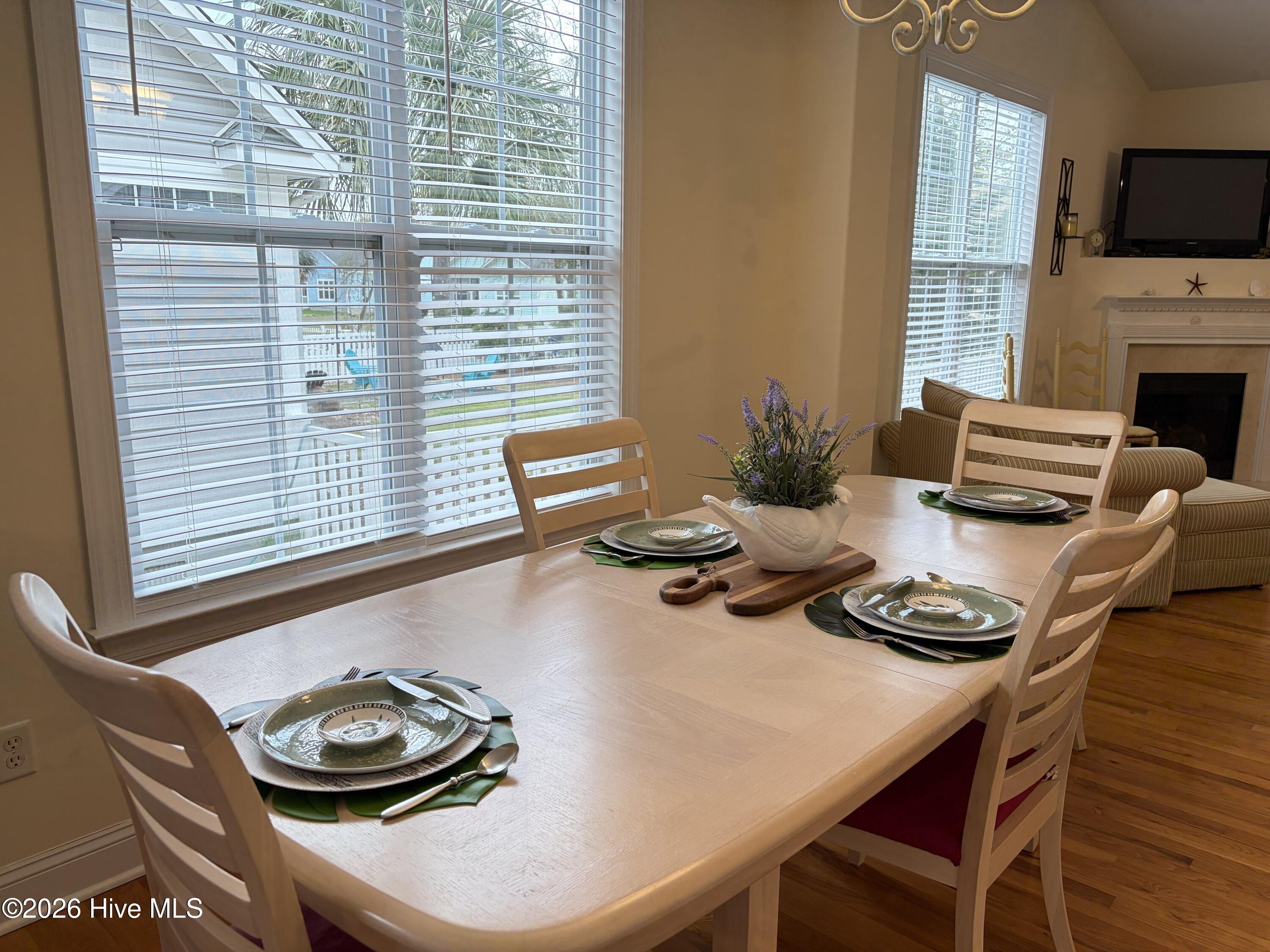 100550365 | Photo 14