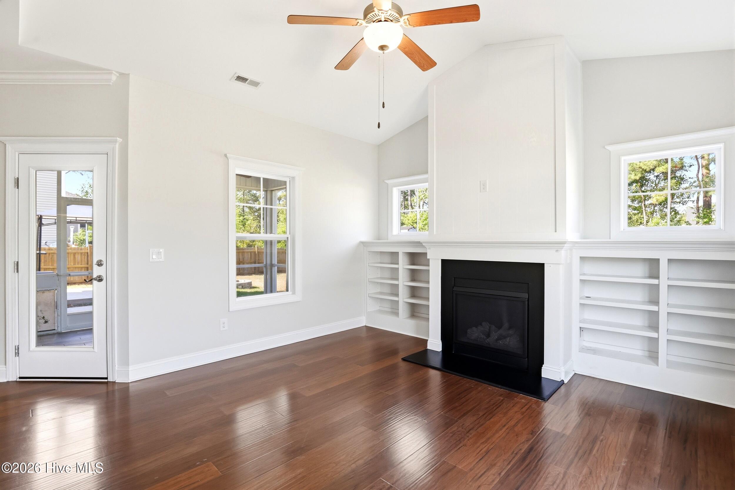 100569352 | Photo 17