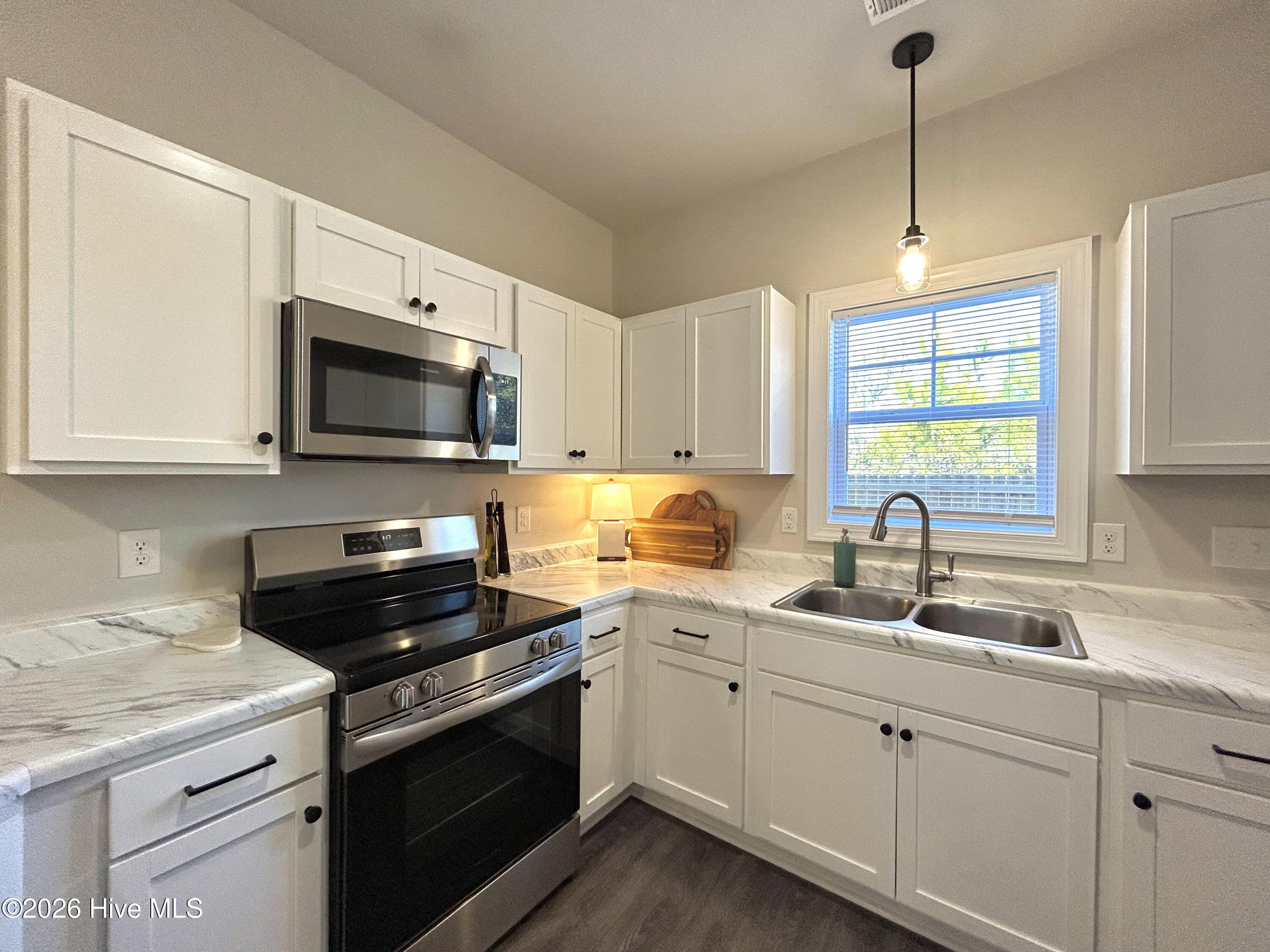 100553295 | Photo 12