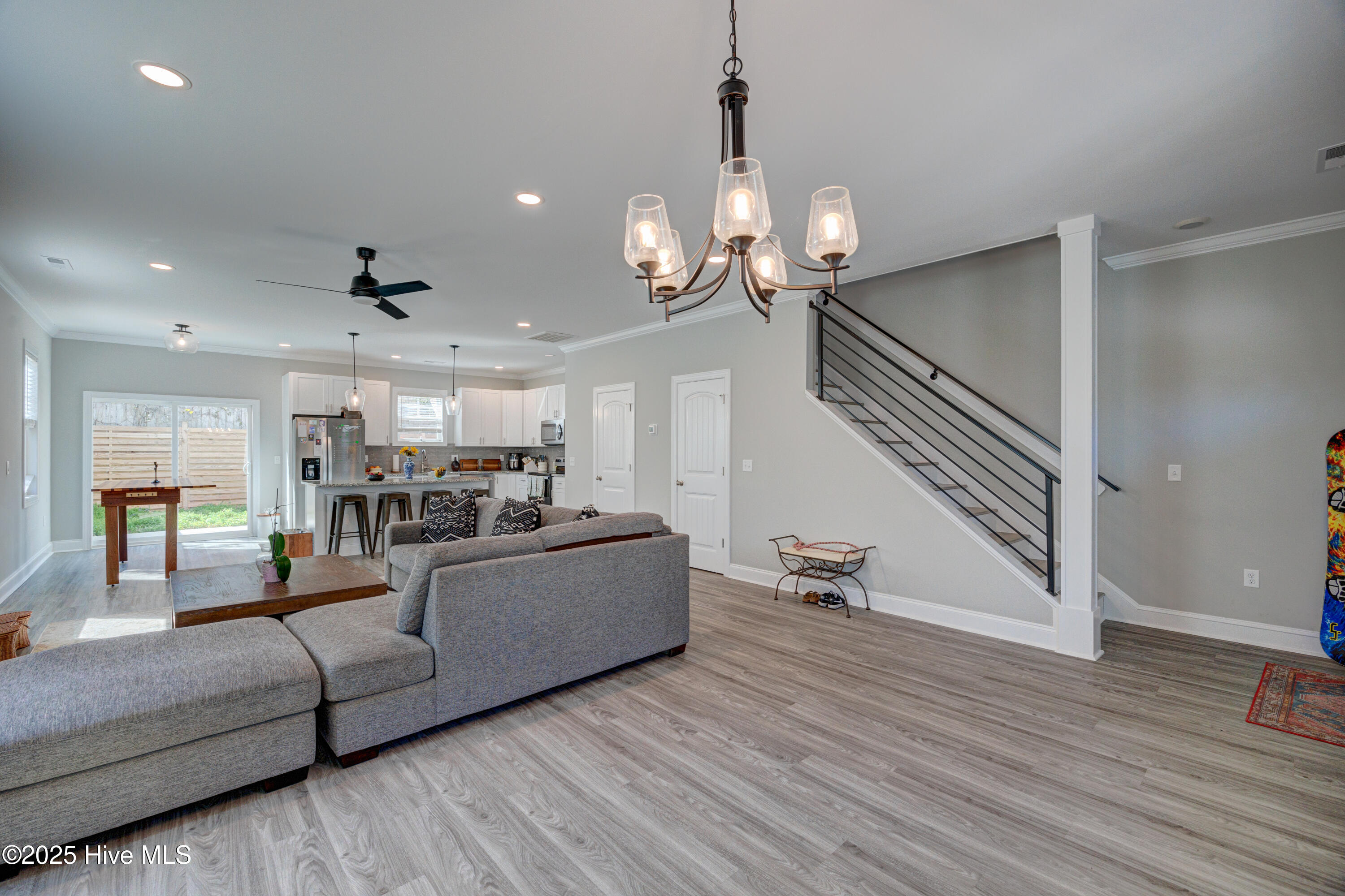 100494235 | Photo 15