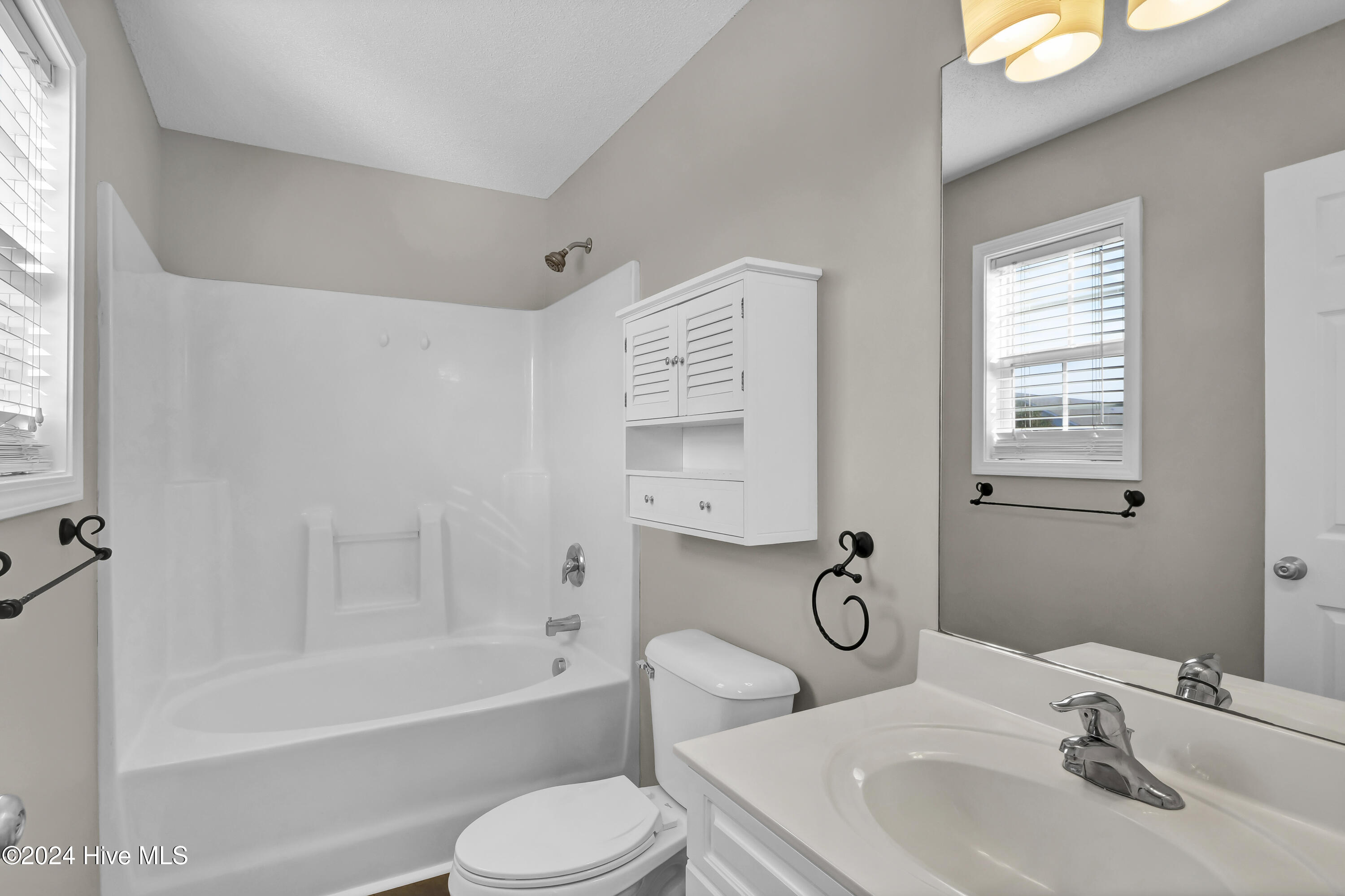 100565199 | Photo 17