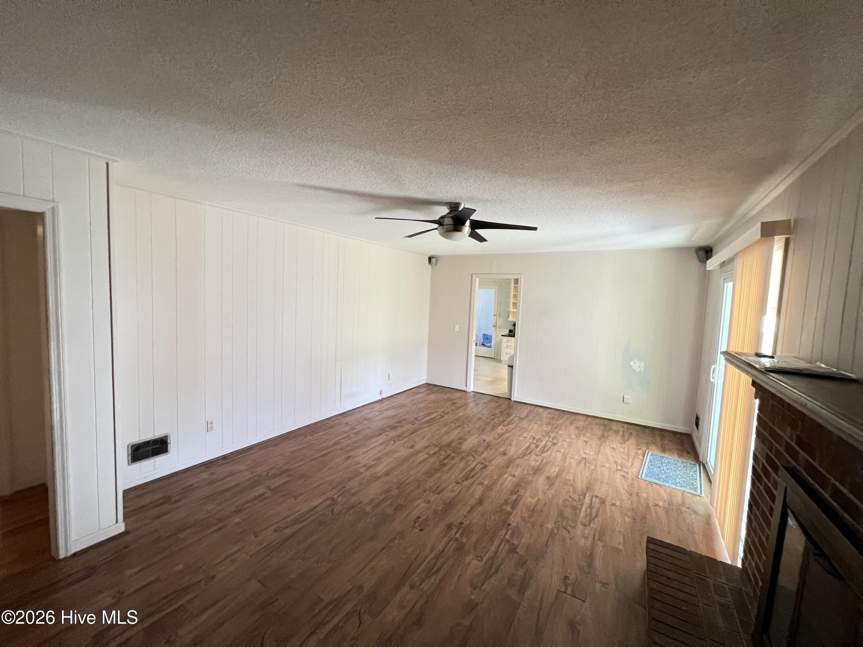 100562608 | Photo 30