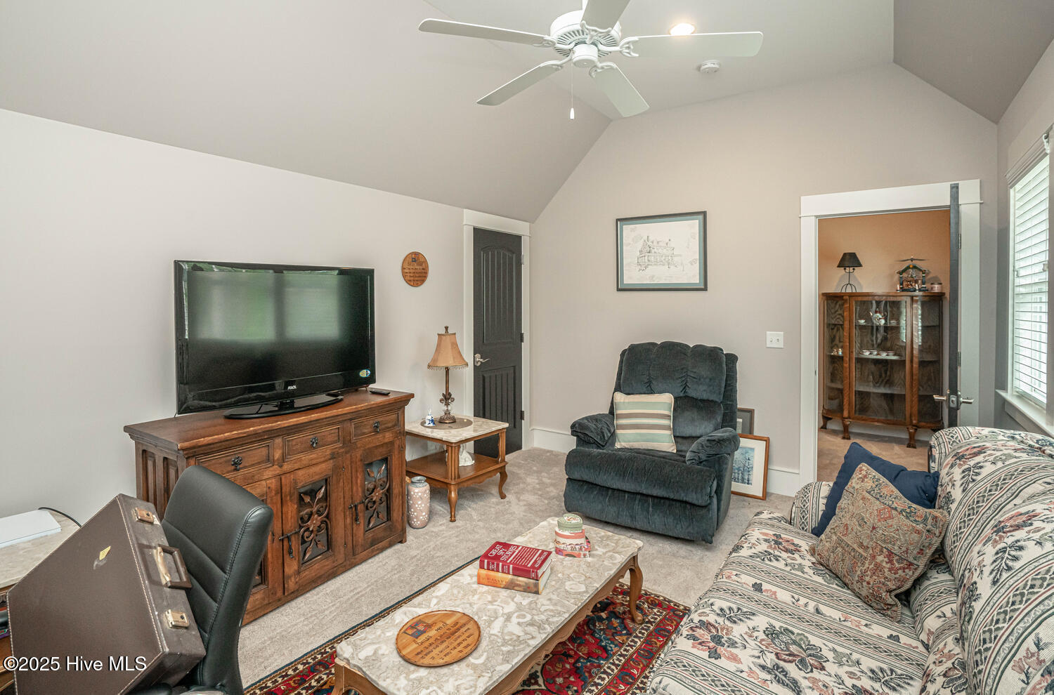 100566478 | Photo 49