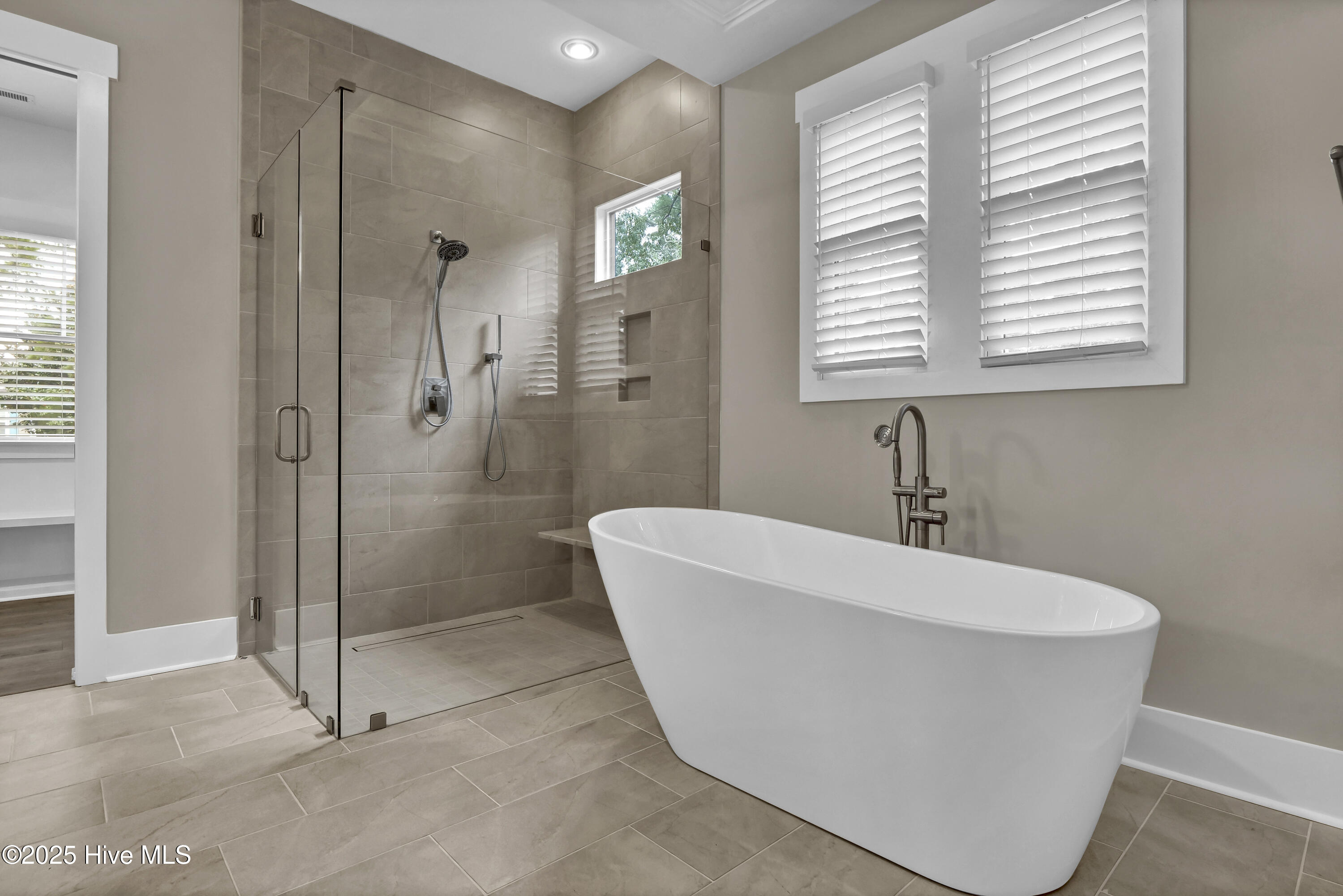 100531256 | Photo 14