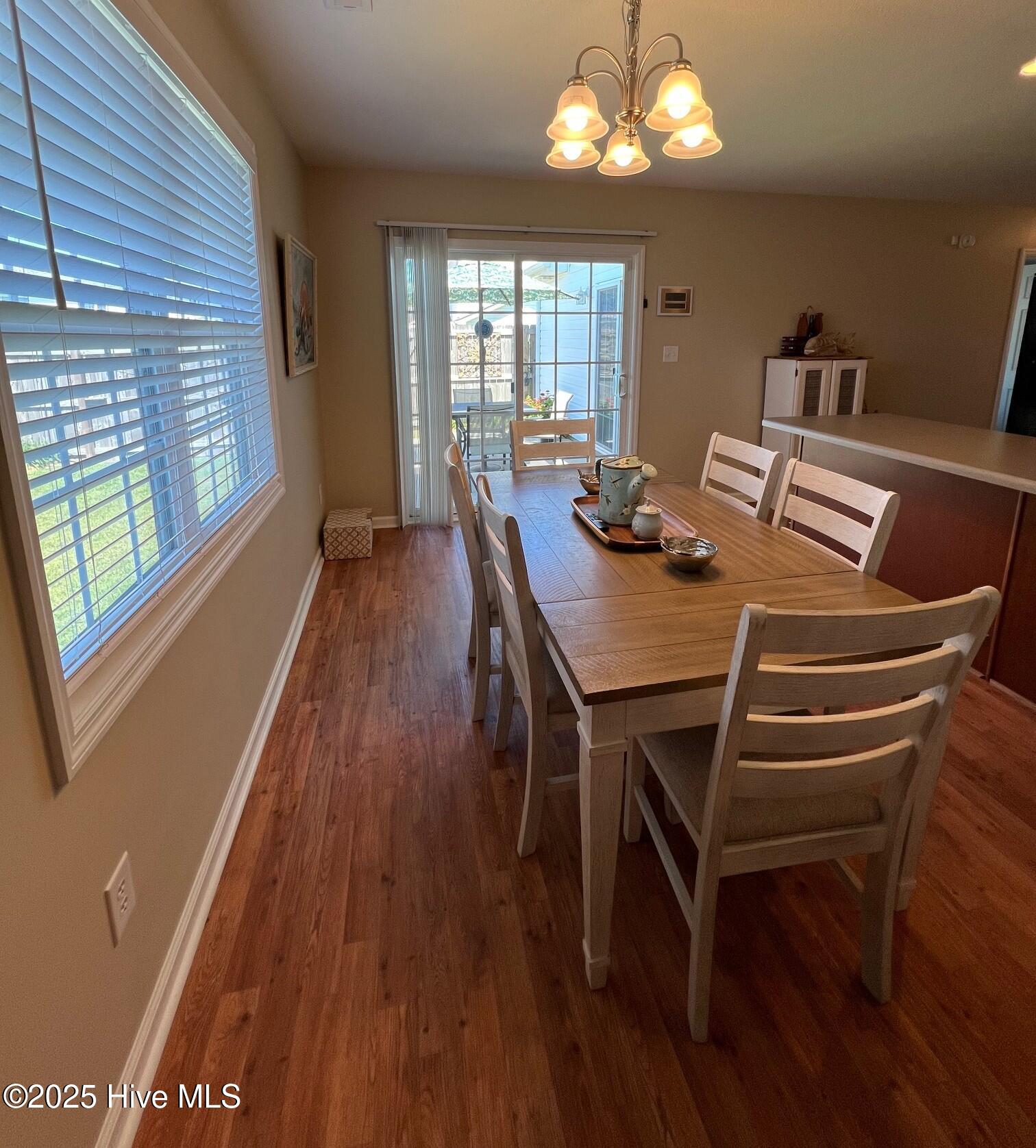 137 Jessie Circle, Hubert, NC 28539 – photo 17: 16 Dining area with sliding glass doo