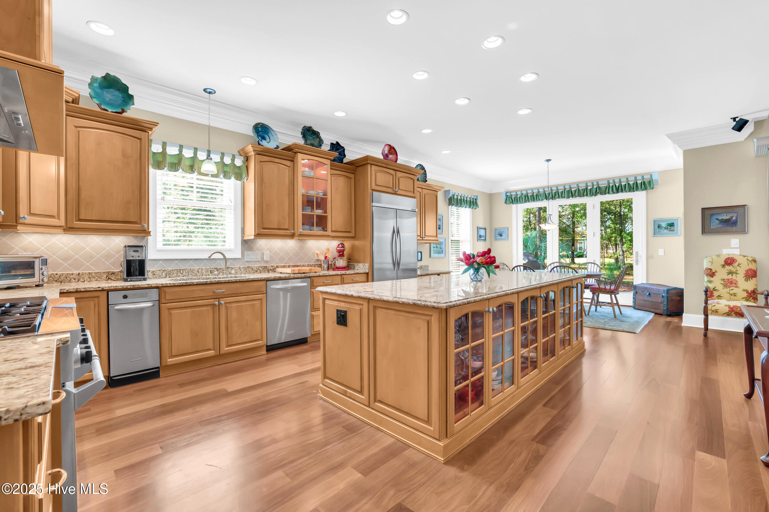 100533787 | Photo 15